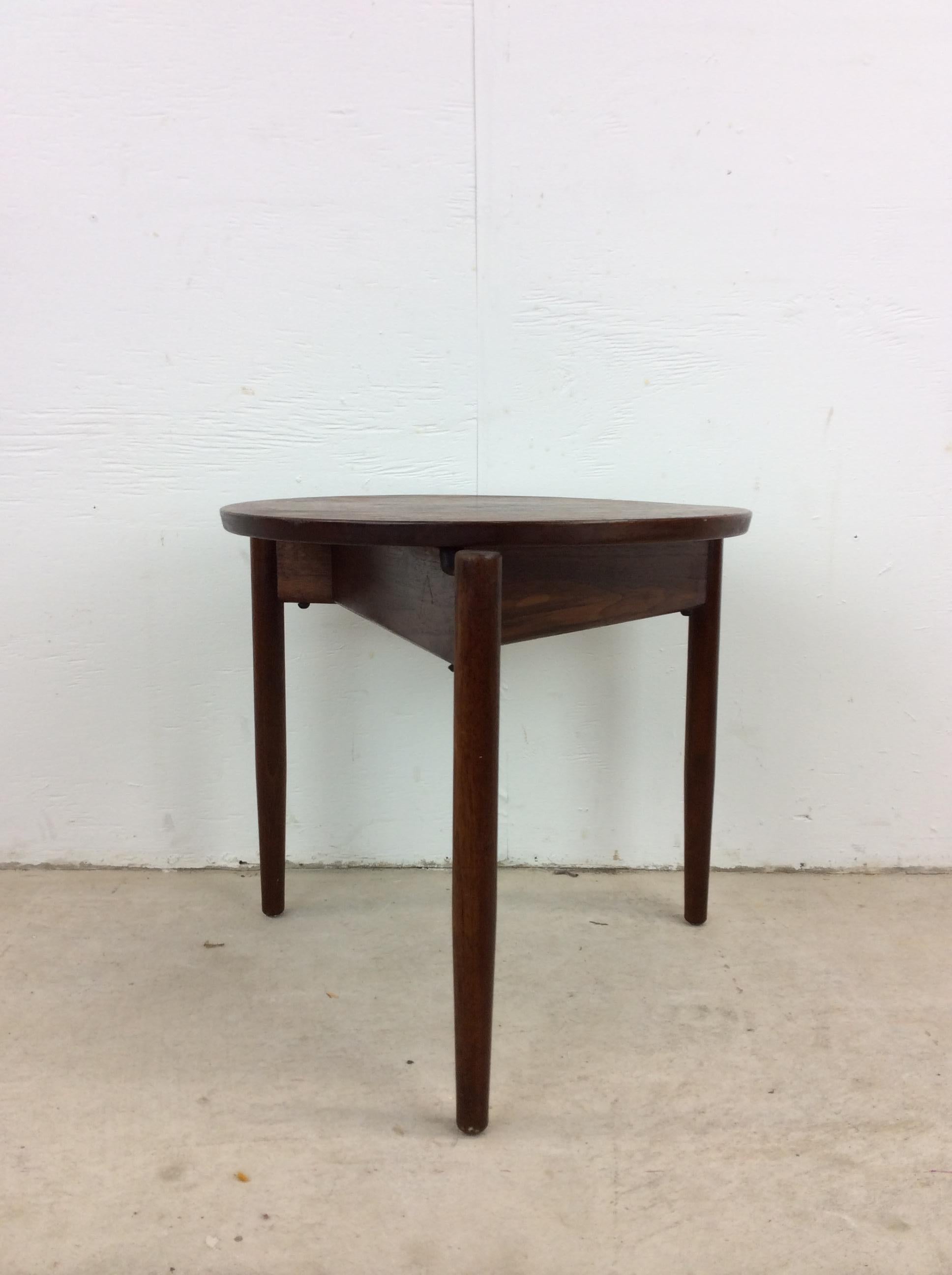 This mid century modern stool features hardwood construction, original walnut finish, round hardwood top, and three tapered legs.

Dimensions: 18diameter 20w with legs 17.25h

Condition: Original walnut finish is in good condition with only minor