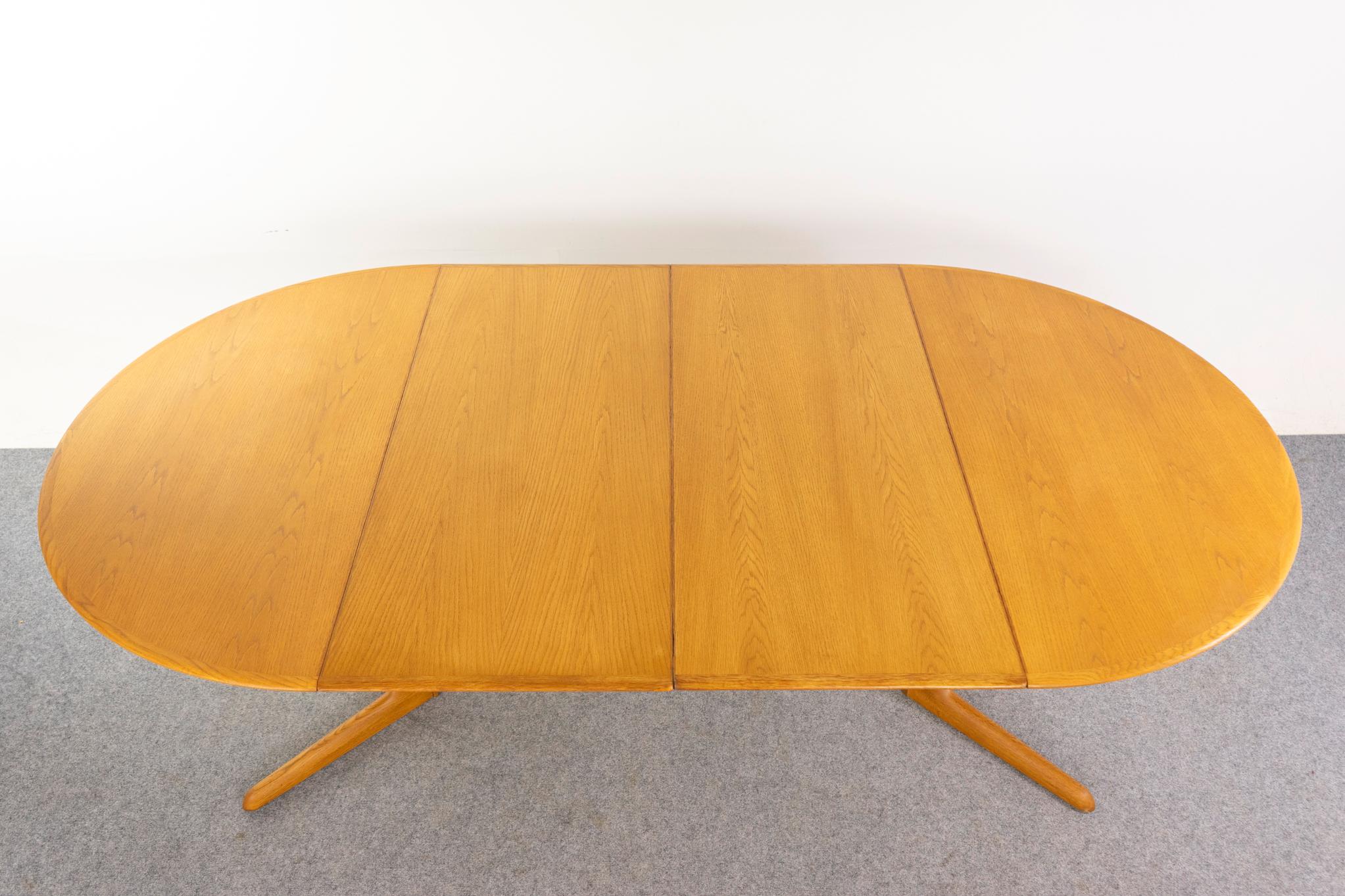 Danish Modern Round Oak Dining Table For Sale 4