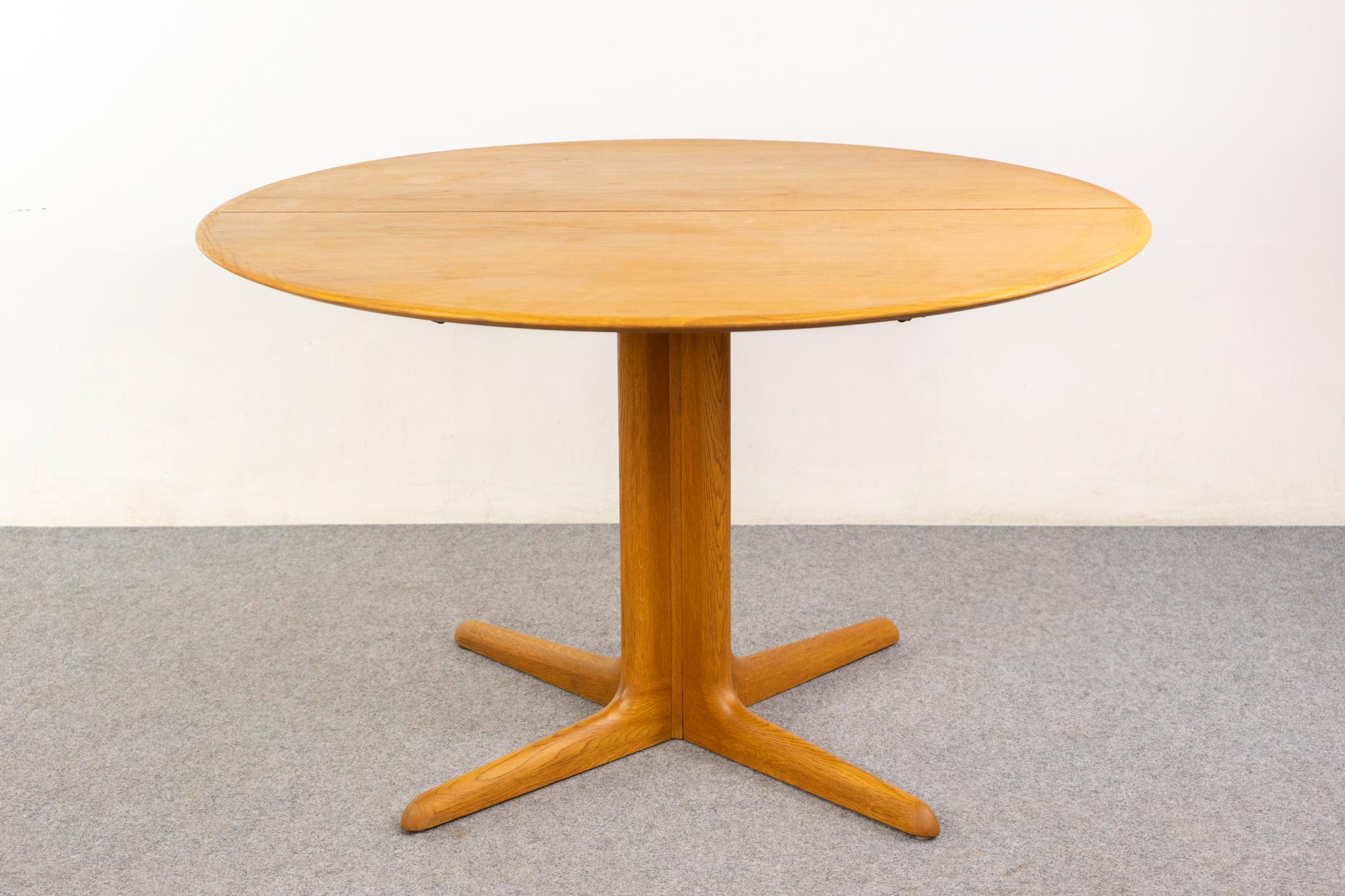 Scandinavian Modern Danish Modern Round Oak Dining Table For Sale