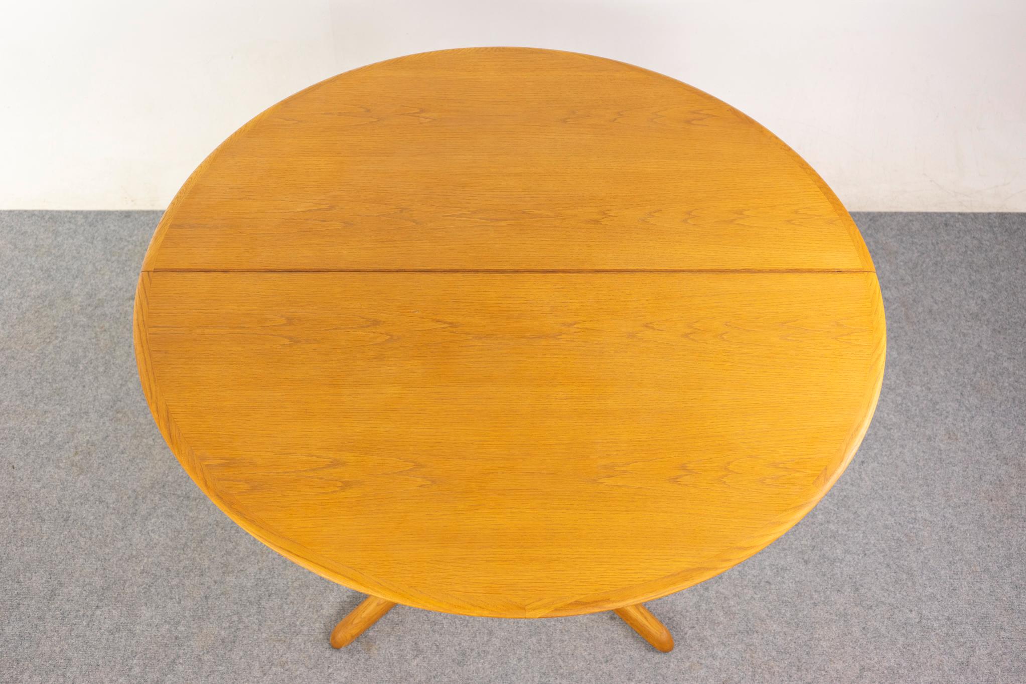 Veneer Danish Modern Round Oak Dining Table For Sale