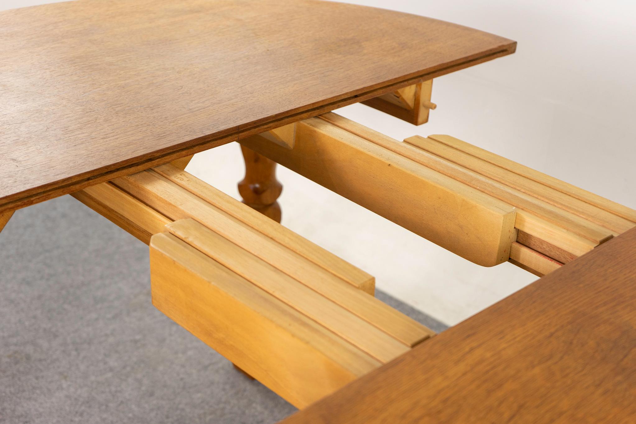 Danish Modern Round Oak Dining Table For Sale 1