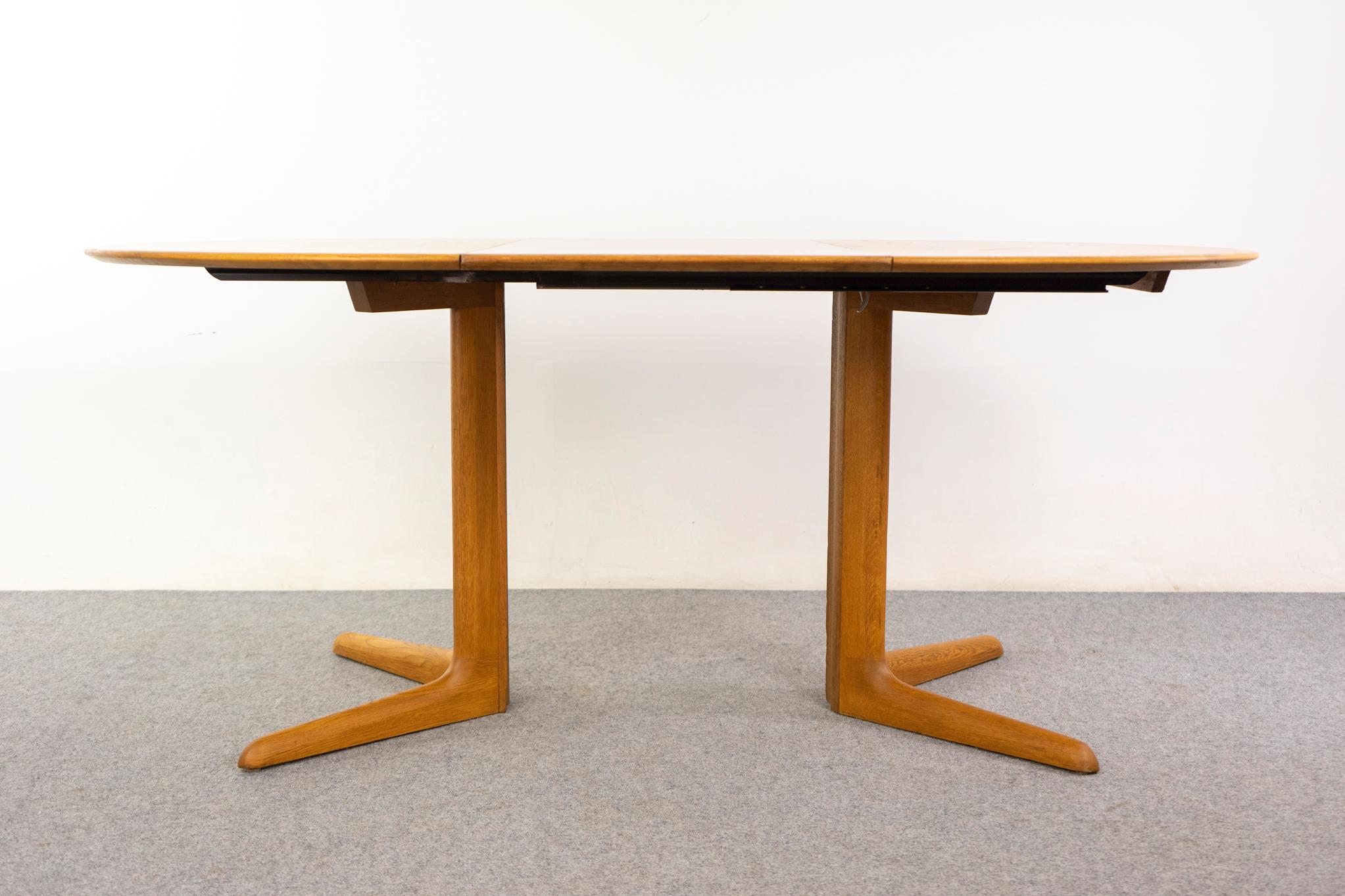 Danish Modern Round Oak Dining Table For Sale 1