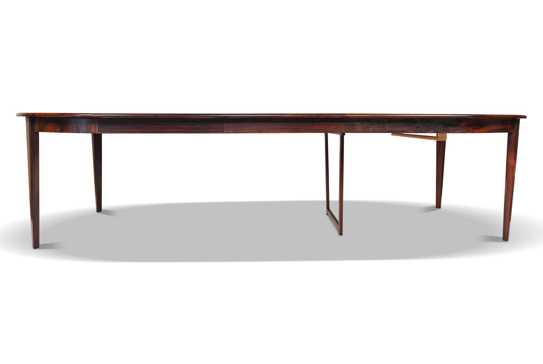 Danish Modern Round Rosewood Table with Three Leaves by Moreddi 3