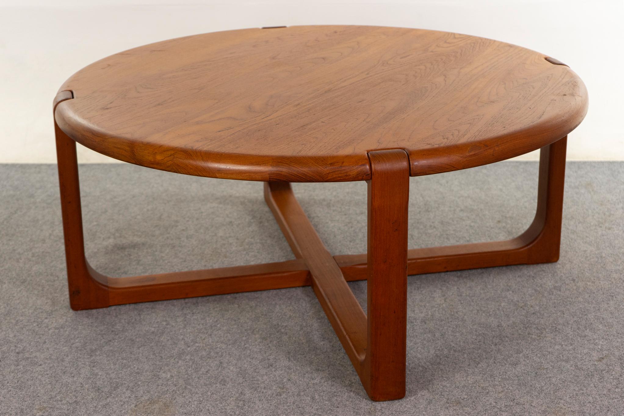 Danish Modern Round Solid Teak Coffee Table For Sale 1