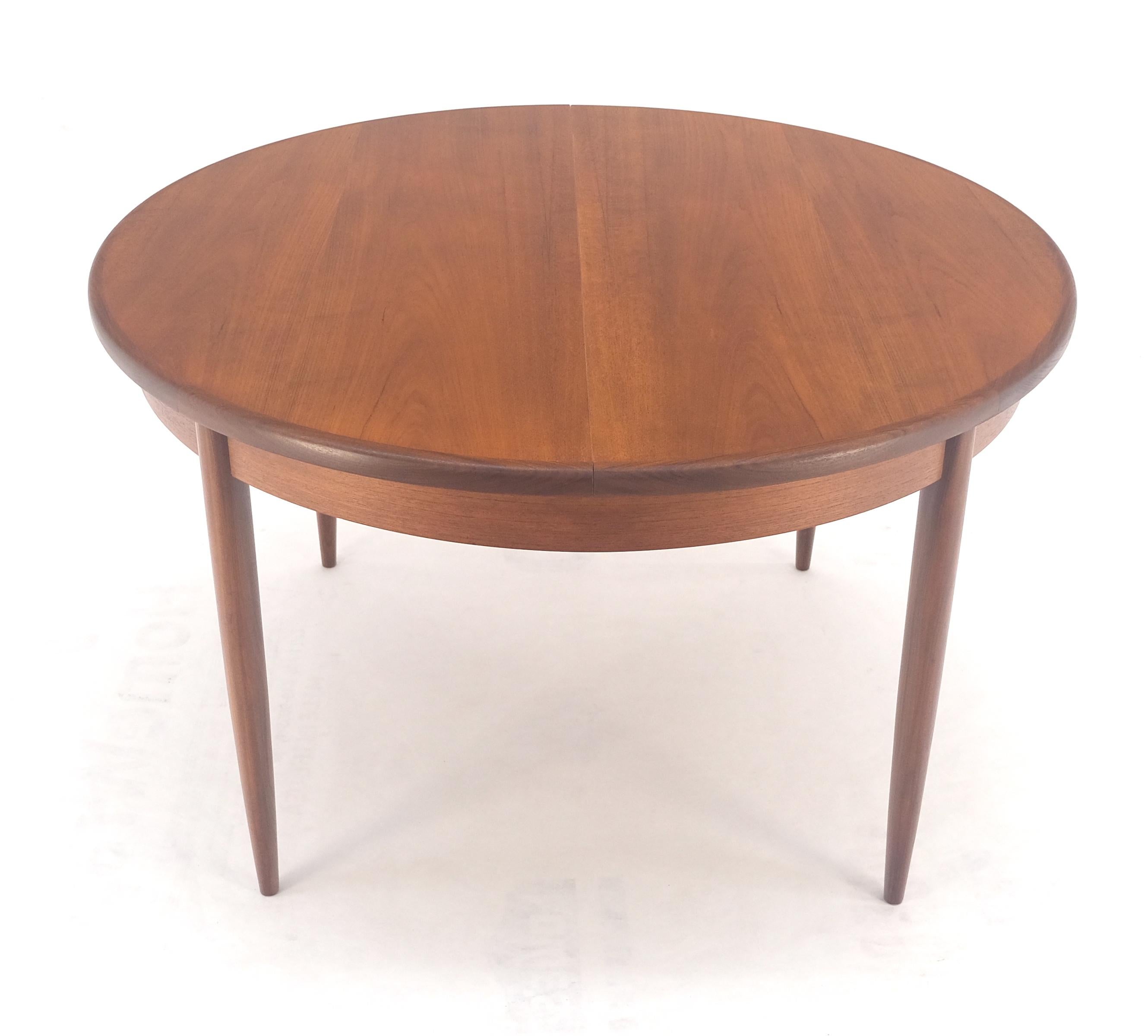 Table de salle à manger moderne danoise en teck avec 18