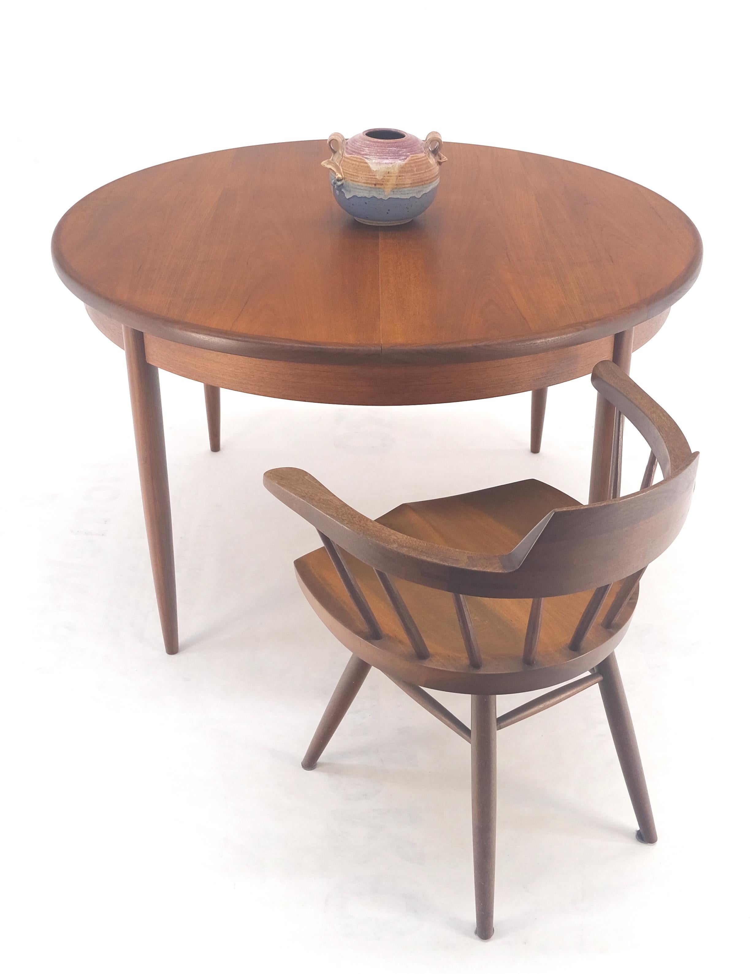 20ième siècle Danish Modern Round Teak Dining Table w/ 18