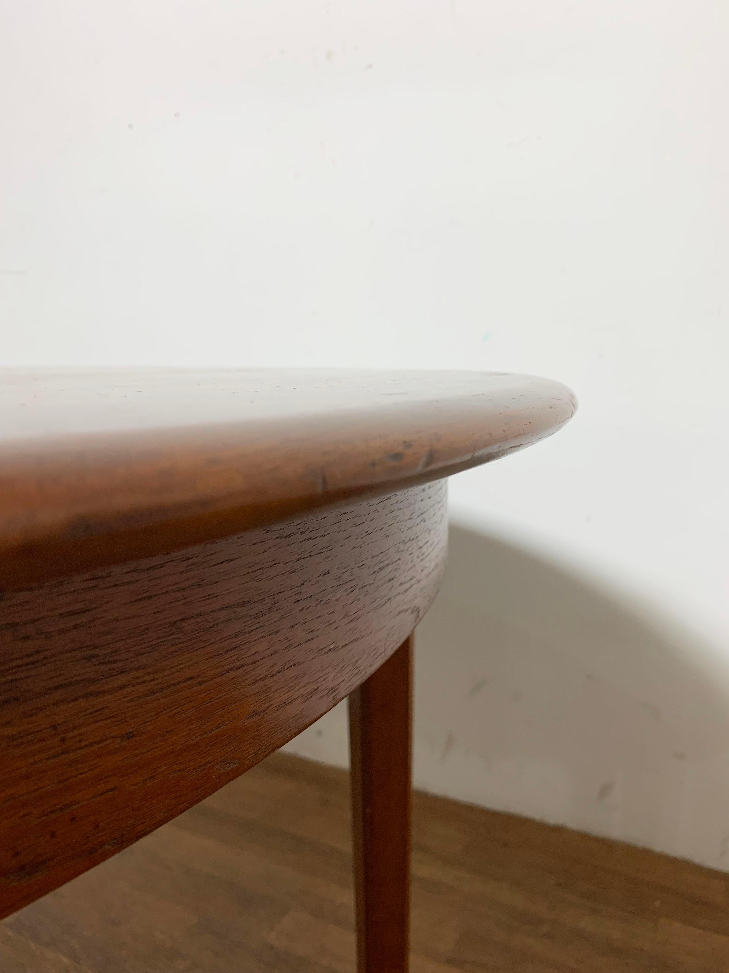 Danish Modern Round Teak Dining Table with Two Leaves, Circa 1960s 4