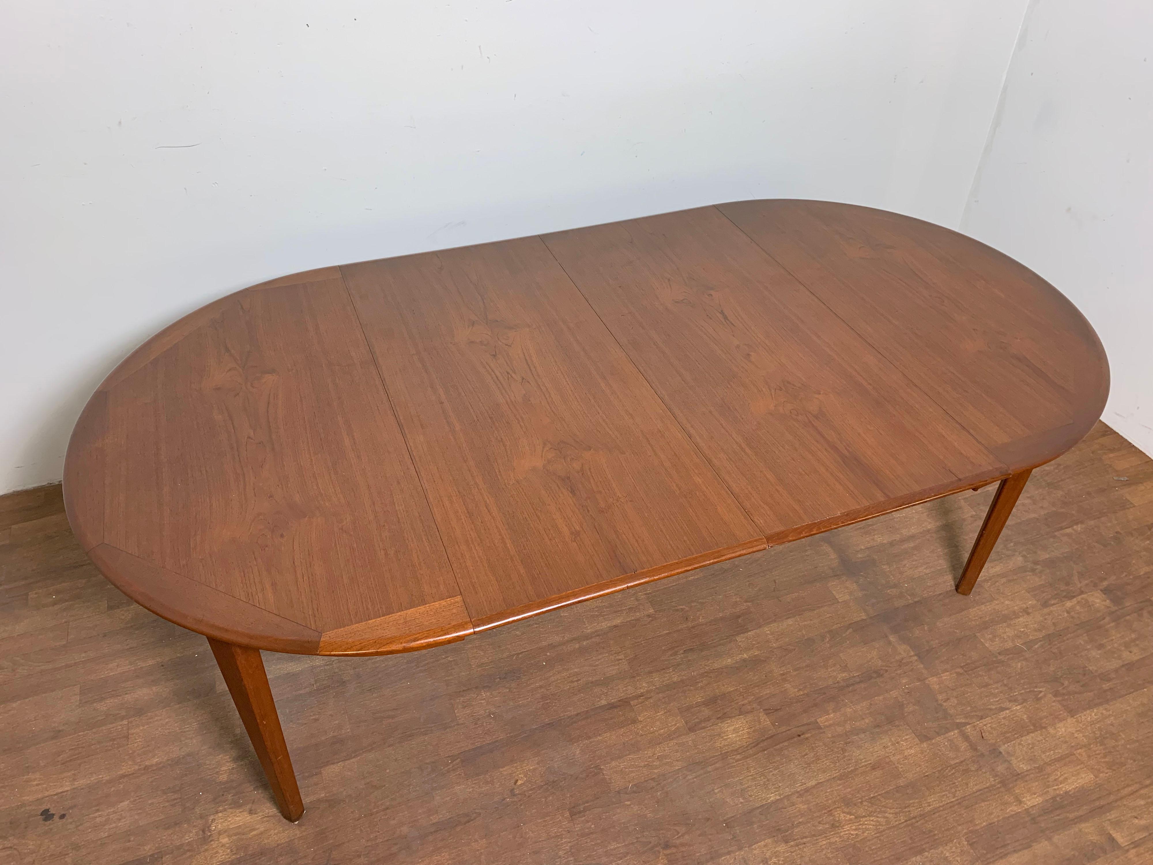 Danish Modern Round Teak Dining Table with Two Leaves, Circa 1960s 1