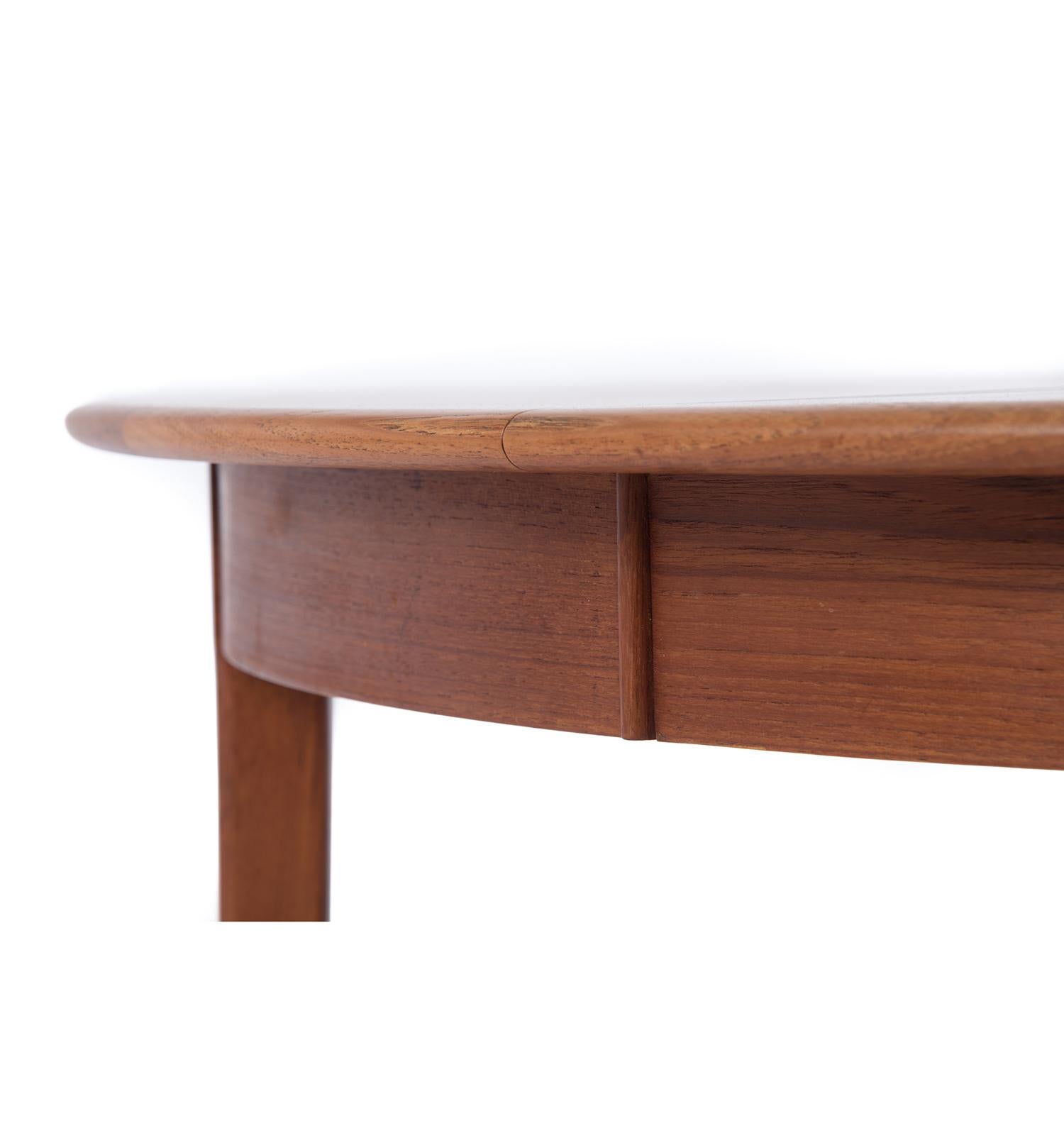 Danish Modern Round Teak Table with Edge Band Detail In Excellent Condition In Minneapolis, MN