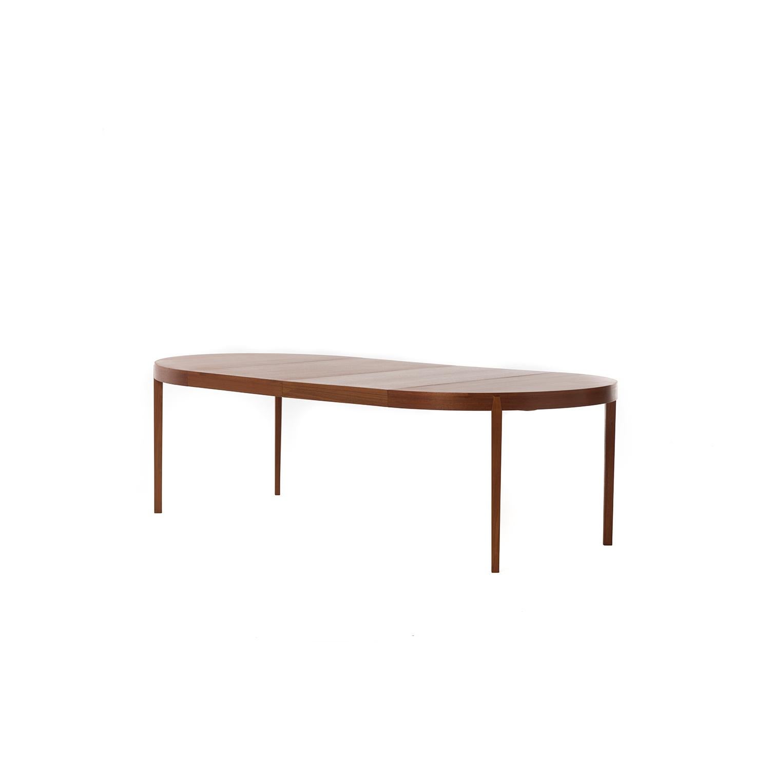 Danish Modern Round to Oval Dining Table with Two Leaves In Excellent Condition In Minneapolis, MN
