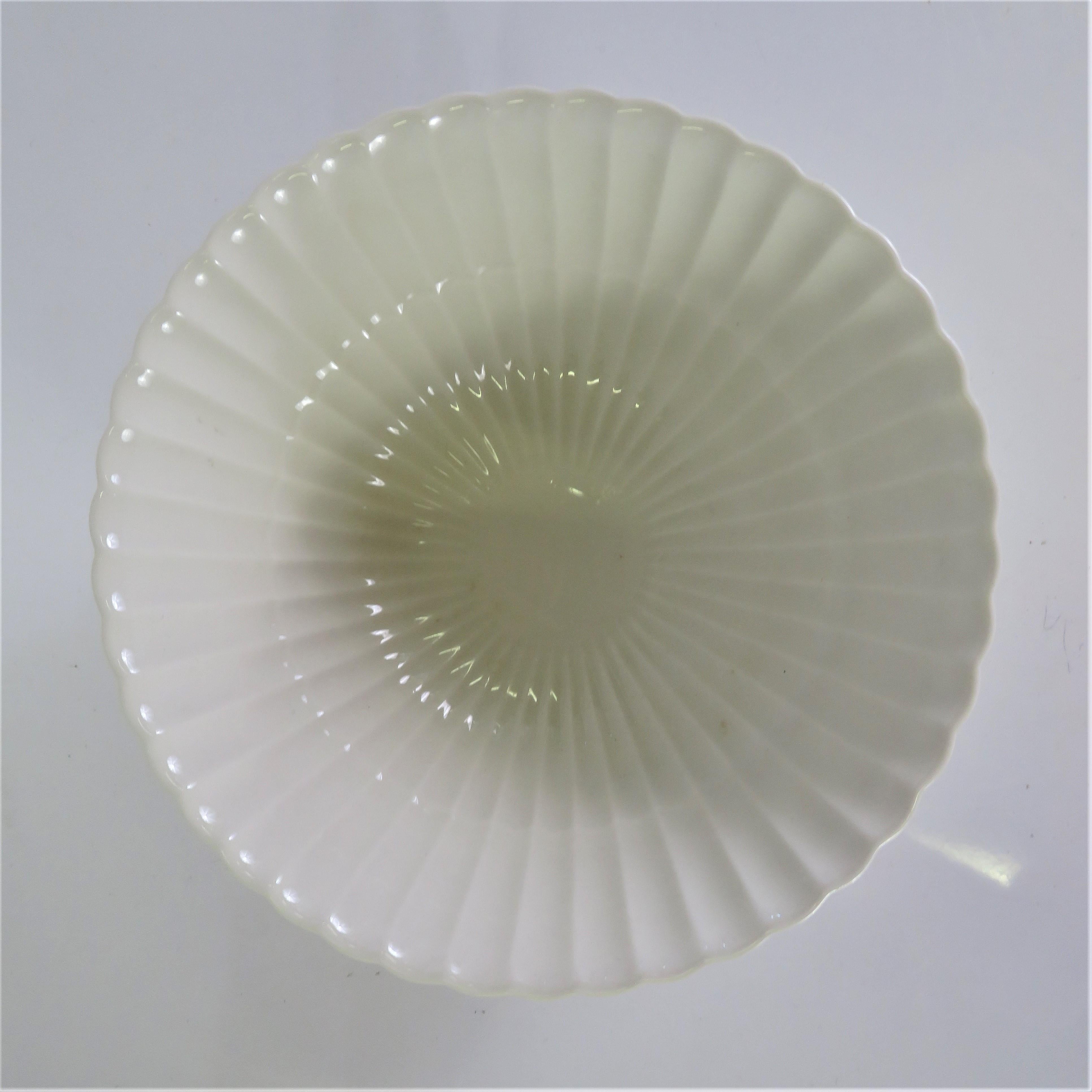 Scandinave moderne Bol en porcelaine Blanc De Chine de style danois moderne Royal Copenhagen 1939 Hans H. Hansen en vente