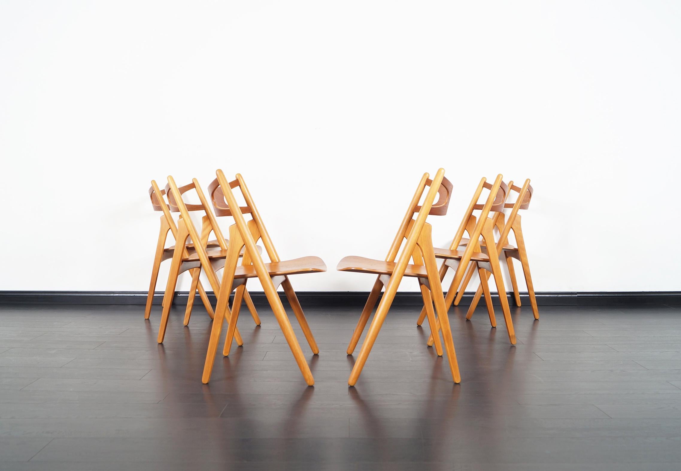 Danish Modern 'Sawbuck' Ch-29 Dining Chairs by Hans J. Wegner 5