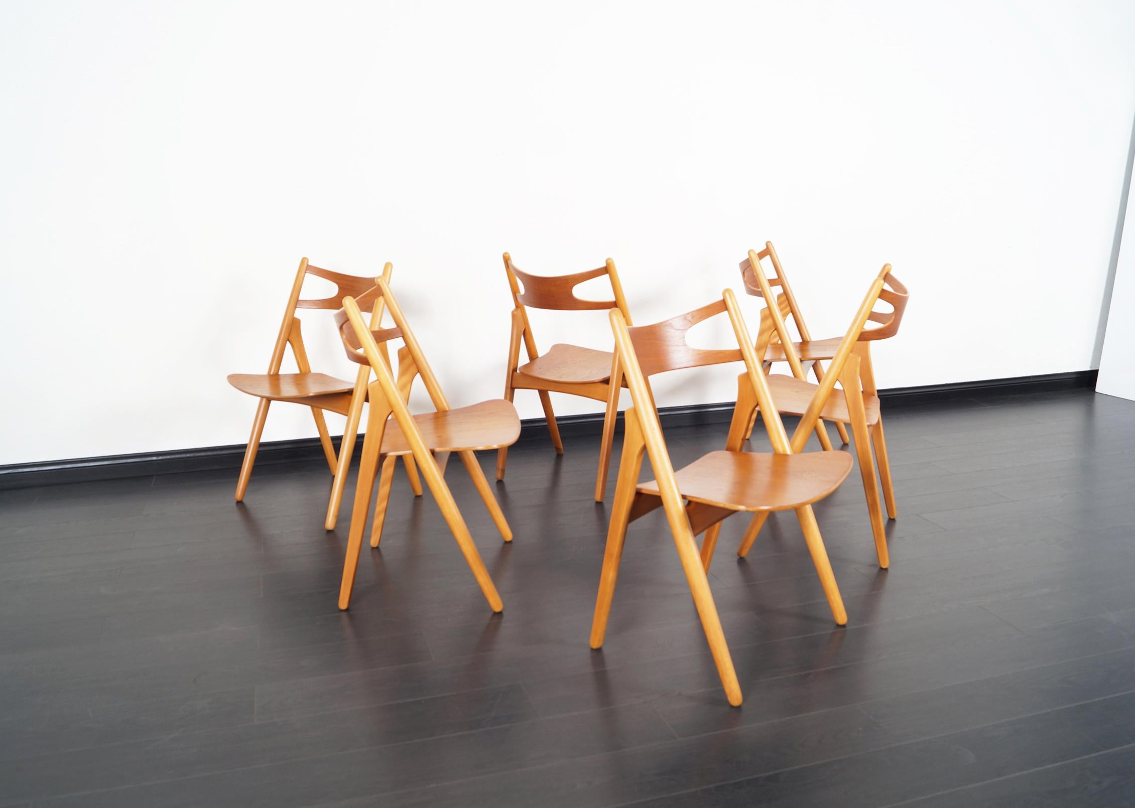 Danish Modern 'Sawbuck' Ch-29 Dining Chairs by Hans J. Wegner In Good Condition In North Hollywood, CA