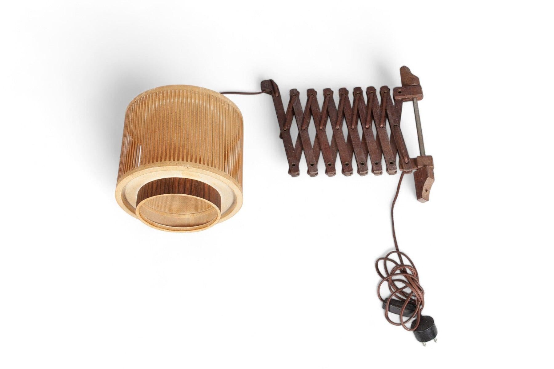 Origine: Danimarca
Progettista: Sconosciuto
Produttore: Sconosciuto
Epoca: anni '60
Materiali: Teak
Misure: Richiedi le dimensioni