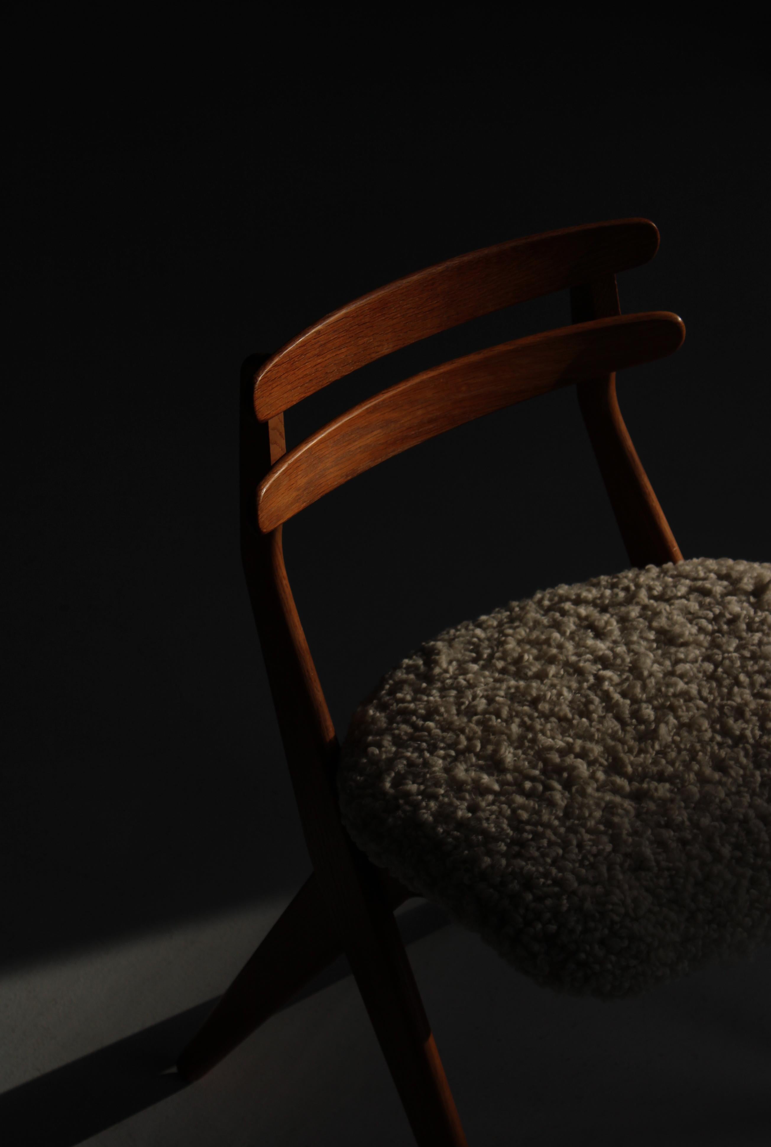 Rare and important side chair designed by Poul Volther in 1957 and executed at cabinetmaker Morten Olsen & Sons. The chair is an early example of the Danish Modern movement in the 1950s in which Poul Volther played an important role. The design is