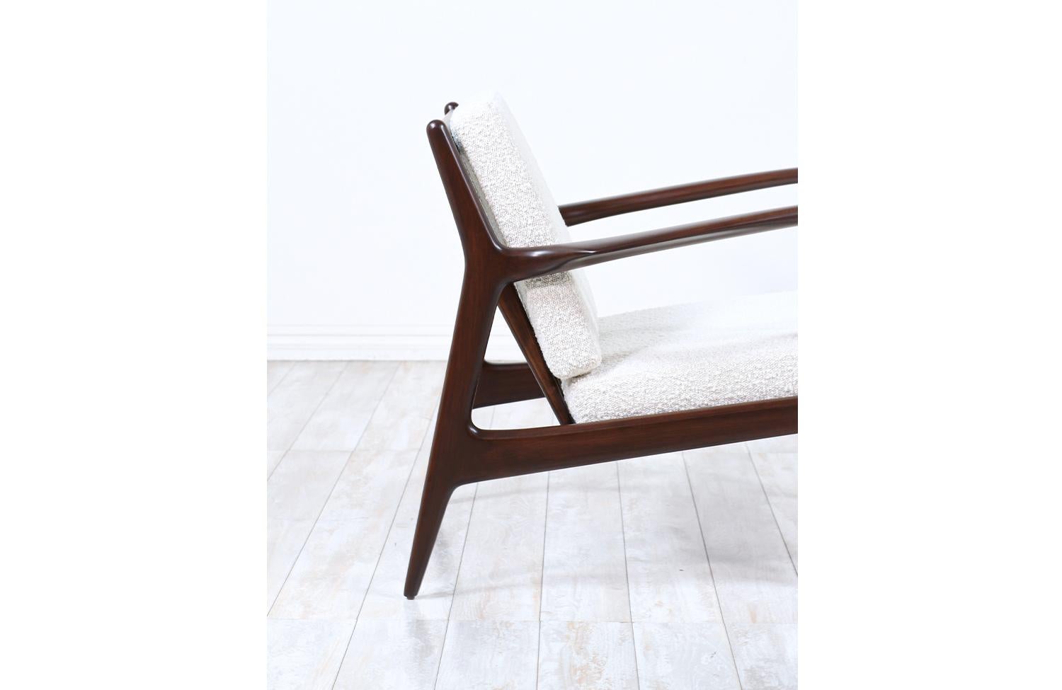 Expertisch restauriert – dänischer moderner skulpturaler Loungesessel der dänischen Moderne von Ib Kofod-Larsenn (Stoff) im Angebot