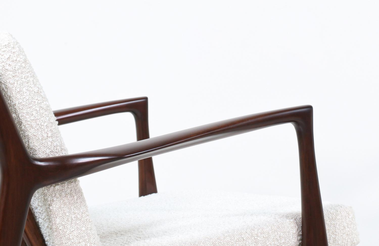 Expertisch restauriert – dänischer moderner skulpturaler Loungesessel der dänischen Moderne von Ib Kofod-Larsenn im Angebot 2