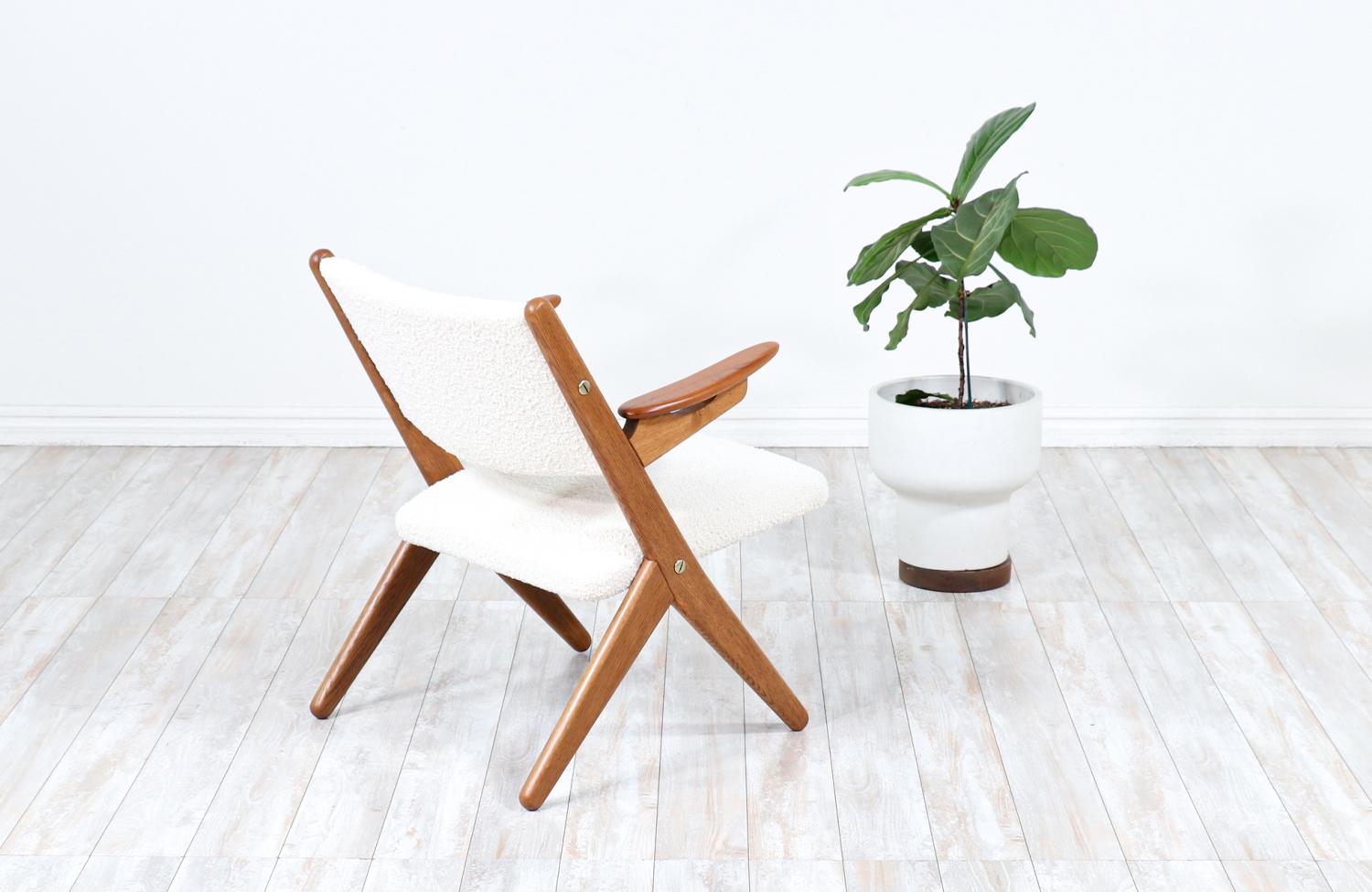 Dänischer moderner Sessel aus geformter Eiche und Teakholz von Arne-Hovmand Olsen im Zustand „Hervorragend“ im Angebot in Los Angeles, CA