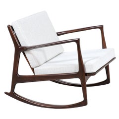 Chaise berçante sculptée moderne danoise par Ib Kofod-Larsen pour Selig