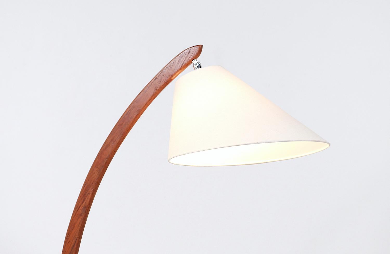 Expertly Restored - Danish Modern Sculpted Teak Arch Tripod Floor Lamp In Excellent Condition In Los Angeles, CA