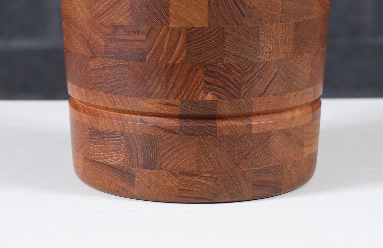 Secchiello per il ghiaccio moderno danese in teak scolpito di ESB in vendita 1