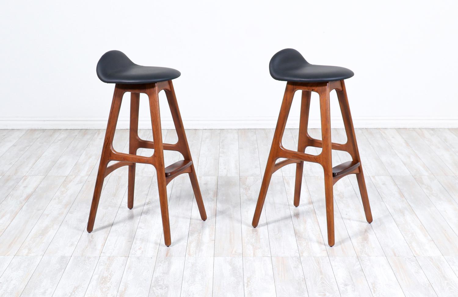 Pair of classic Danish stools, Model-61 designed by Erik Buch for Oddense Maskinsnedkeri and manufactured in Denmark circa 1950s. These exceptionally crafted stools feature a minimalist streamline with a solid teak wood frame and a gorgeously