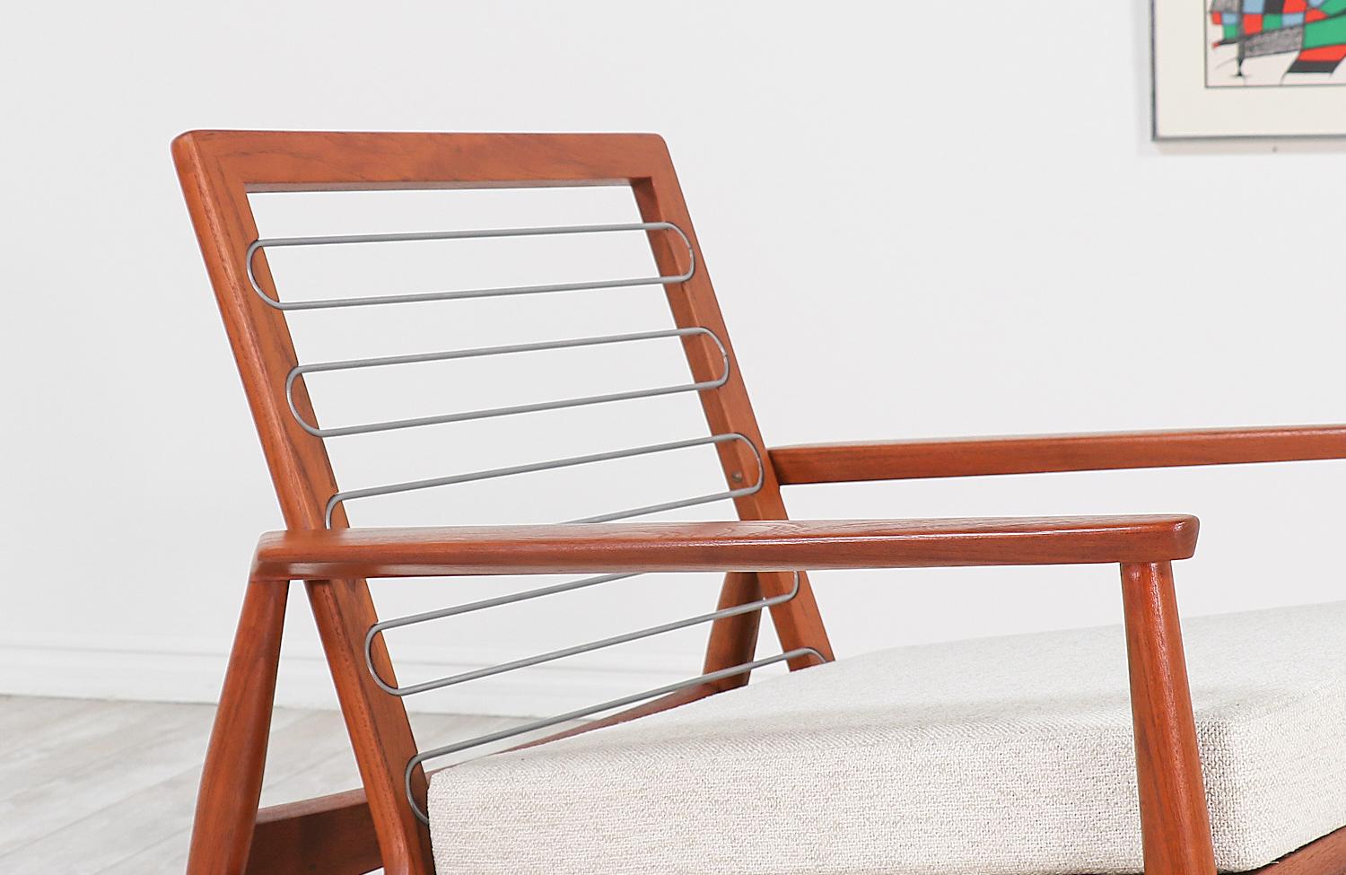 Mid-20th Century Expertly Restored - Danish Modern Sculpted Teak Lounge Chair For Sale