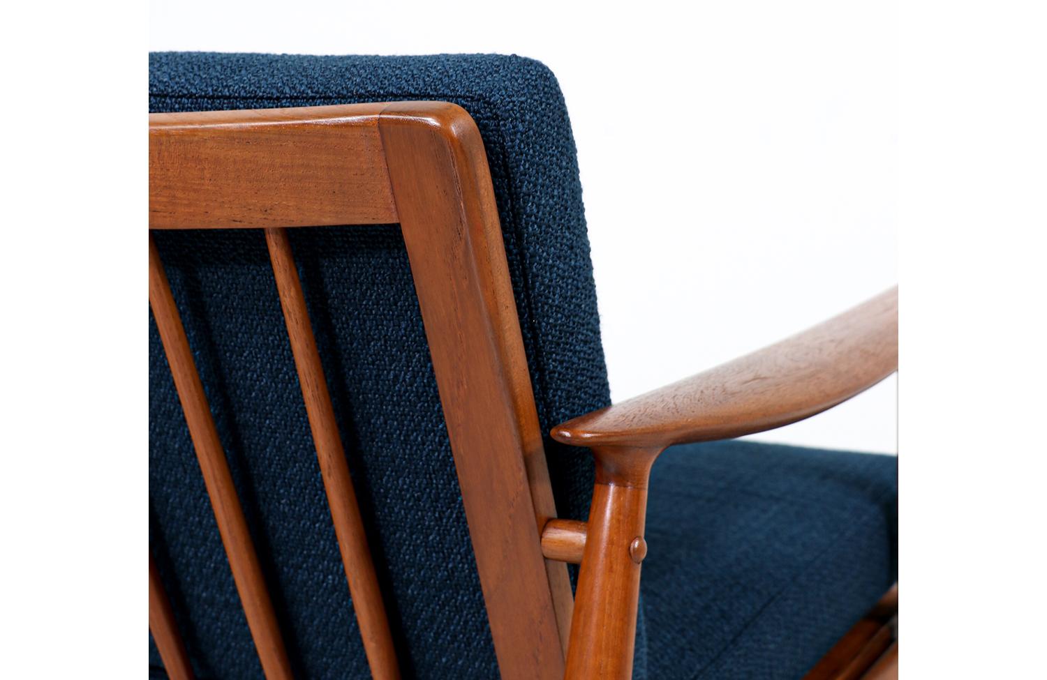 Fachmännisch restauriert – moderne dänische Sessel aus Teakholz mit Skulpturen von John Bone im Angebot 2