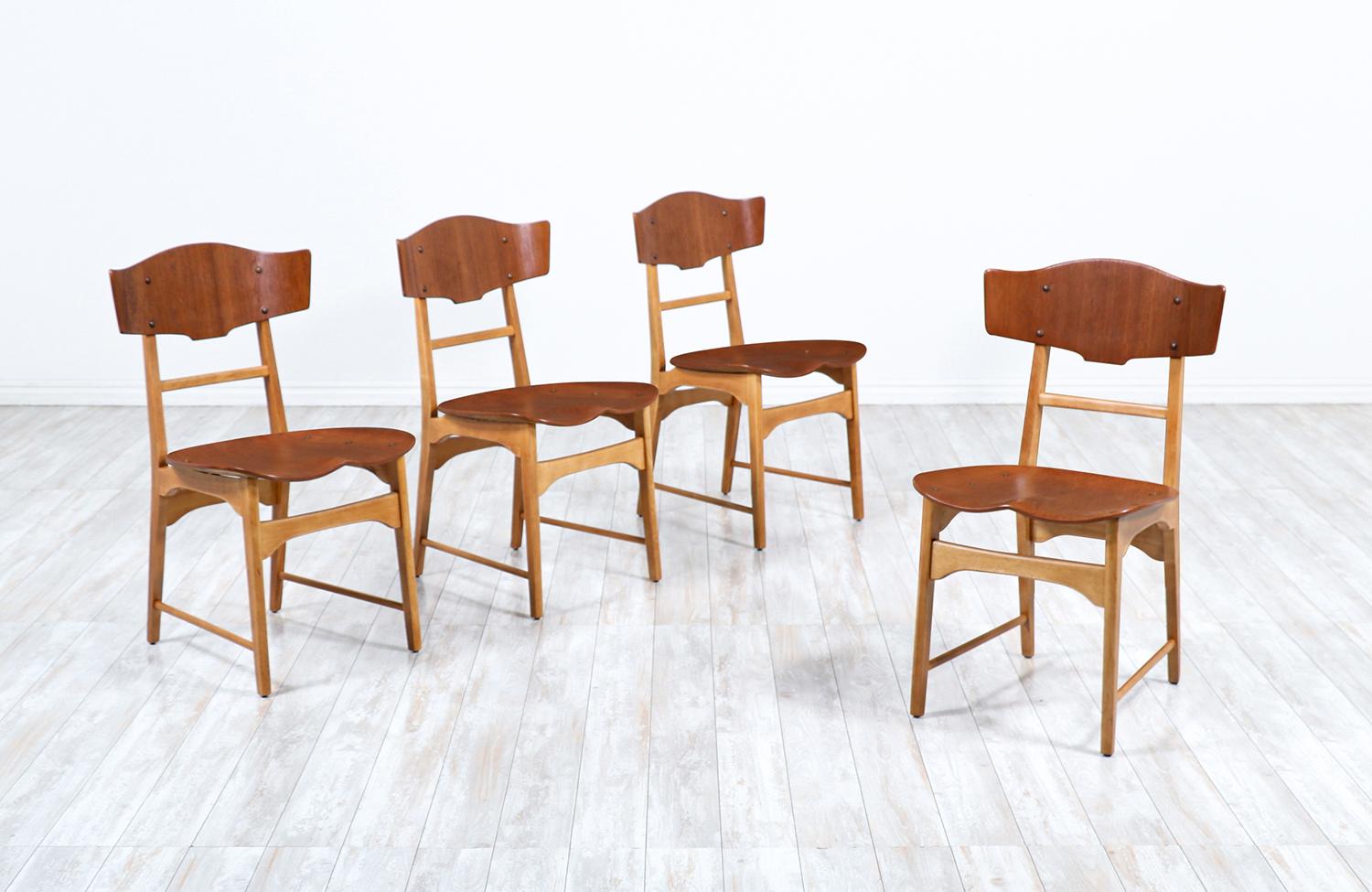 Fachmännisch restaurierte – moderne dänische Esszimmerstühle aus Teakholz und Eiche, geformt (Moderne der Mitte des Jahrhunderts) im Angebot