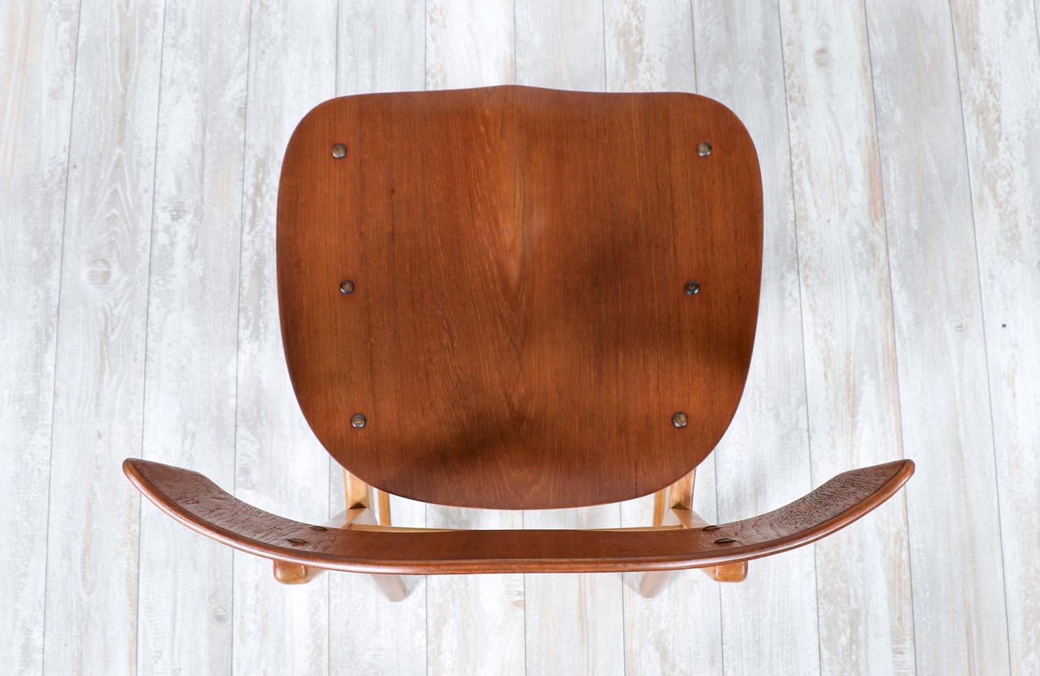 Expertly Restored - Danish Modern Sculpted Teak & Oak Dining Chairs For Sale 4