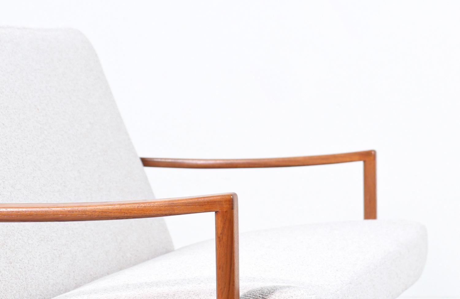 Fachmännisch restauriert - Dänisches Modernes Sofa aus Teakholz mit Skulpturen im Angebot 3