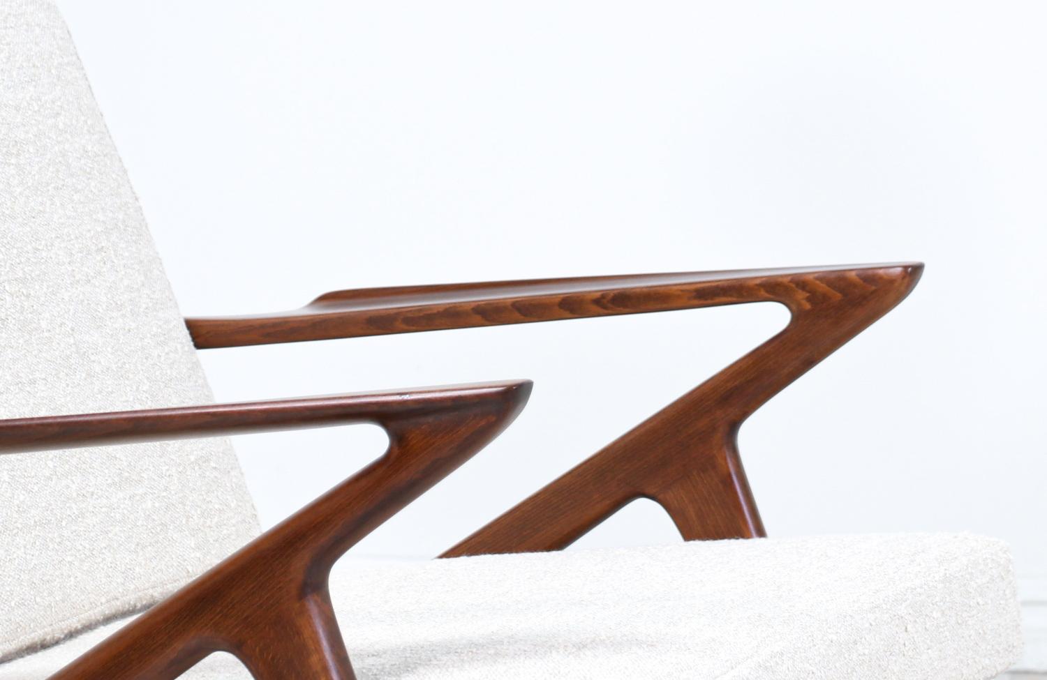 Danish Modern Sculpted “Z” Lounge Chair by Poul Jensen for Selig In Excellent Condition For Sale In Los Angeles, CA