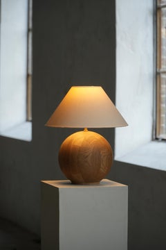 Lampe de table ronde sculpturale en bois de chêne, moderne danoise, par Oak Oak, années 1980