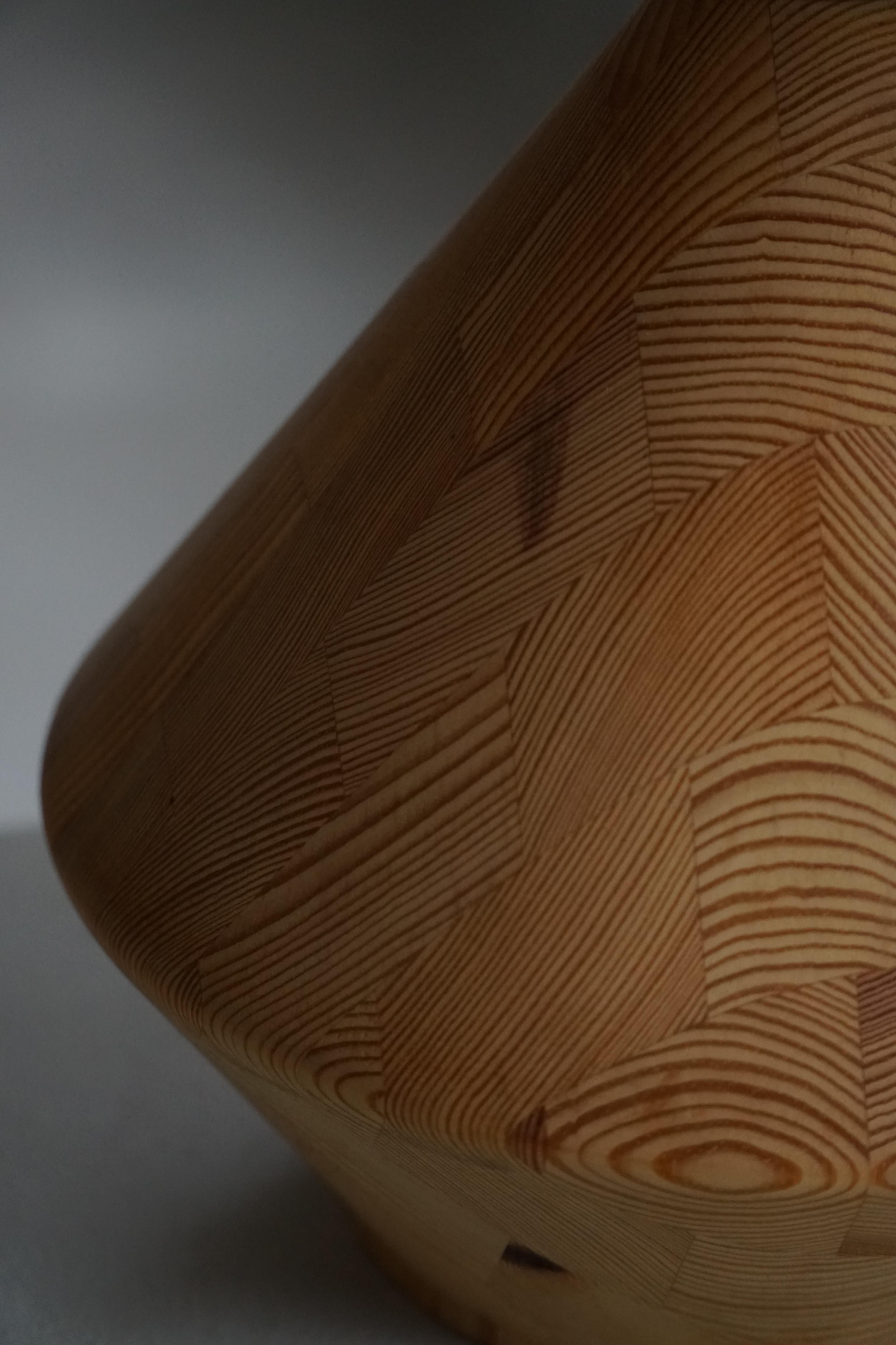 Lámpara de sobremesa escultural danesa moderna de madera de Kirk, años 80 en venta 10