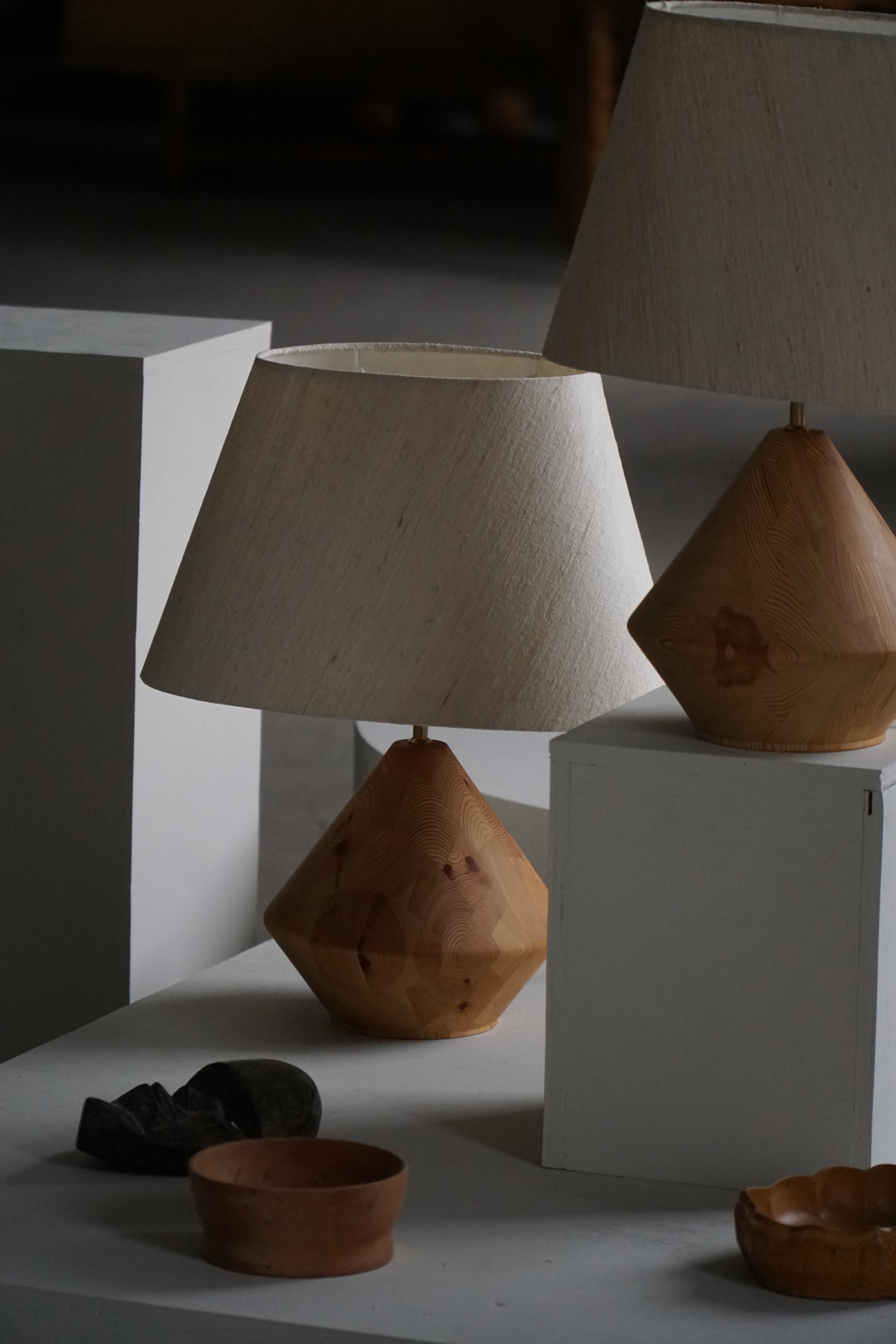 Lámpara de sobremesa escultural danesa moderna de madera de Kirk, años 80 en venta 12