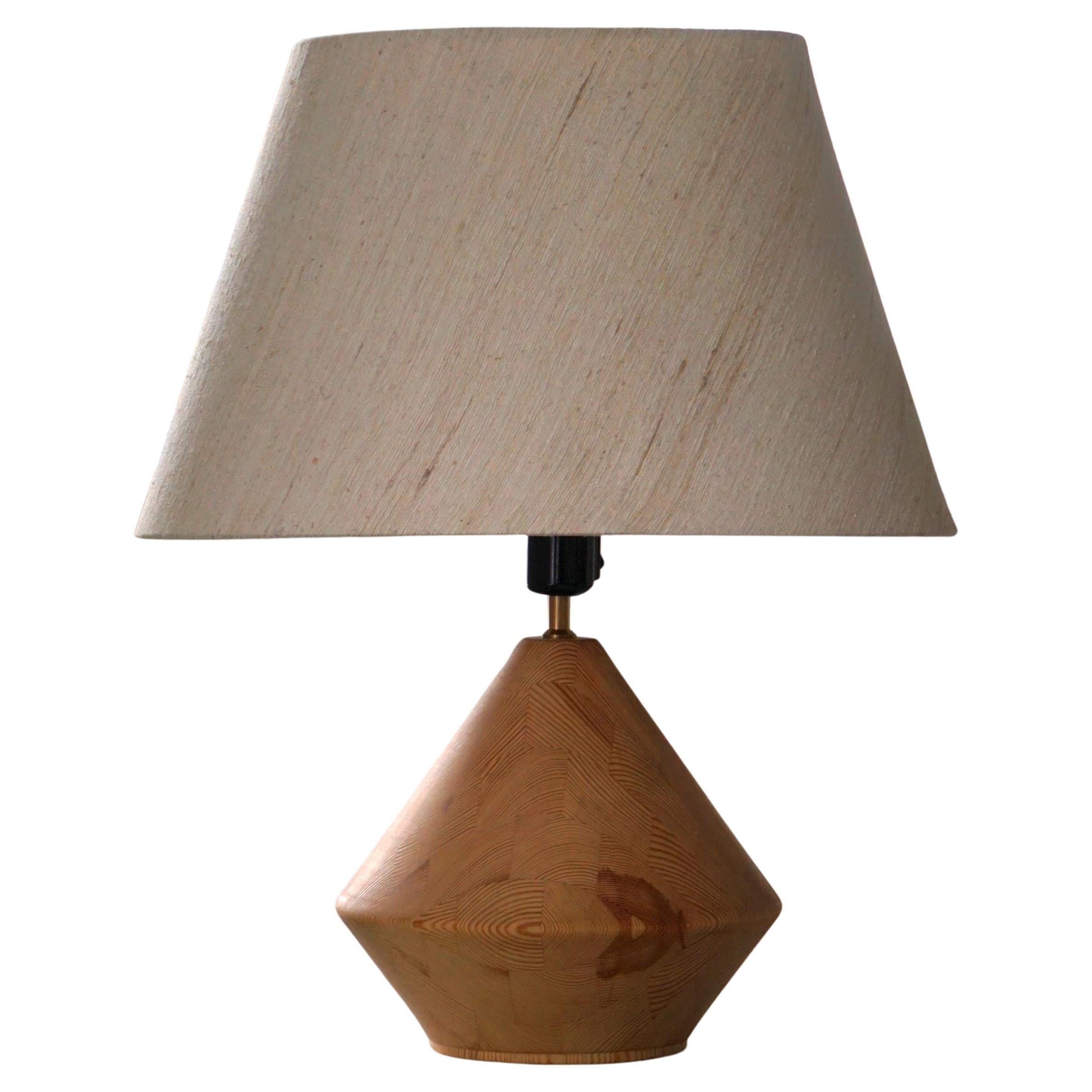 Dänische Moderne, skulpturale Tischlampe aus Holz von Kirk, 1980er