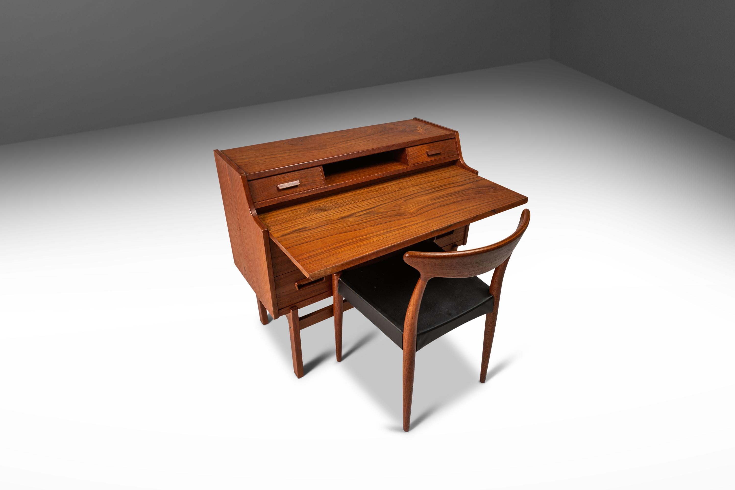 Danish Modern Secretary Desk Vanity in Teak by Arne Wahl Iversen, Denmark, 1960s In Good Condition For Sale In Deland, FL