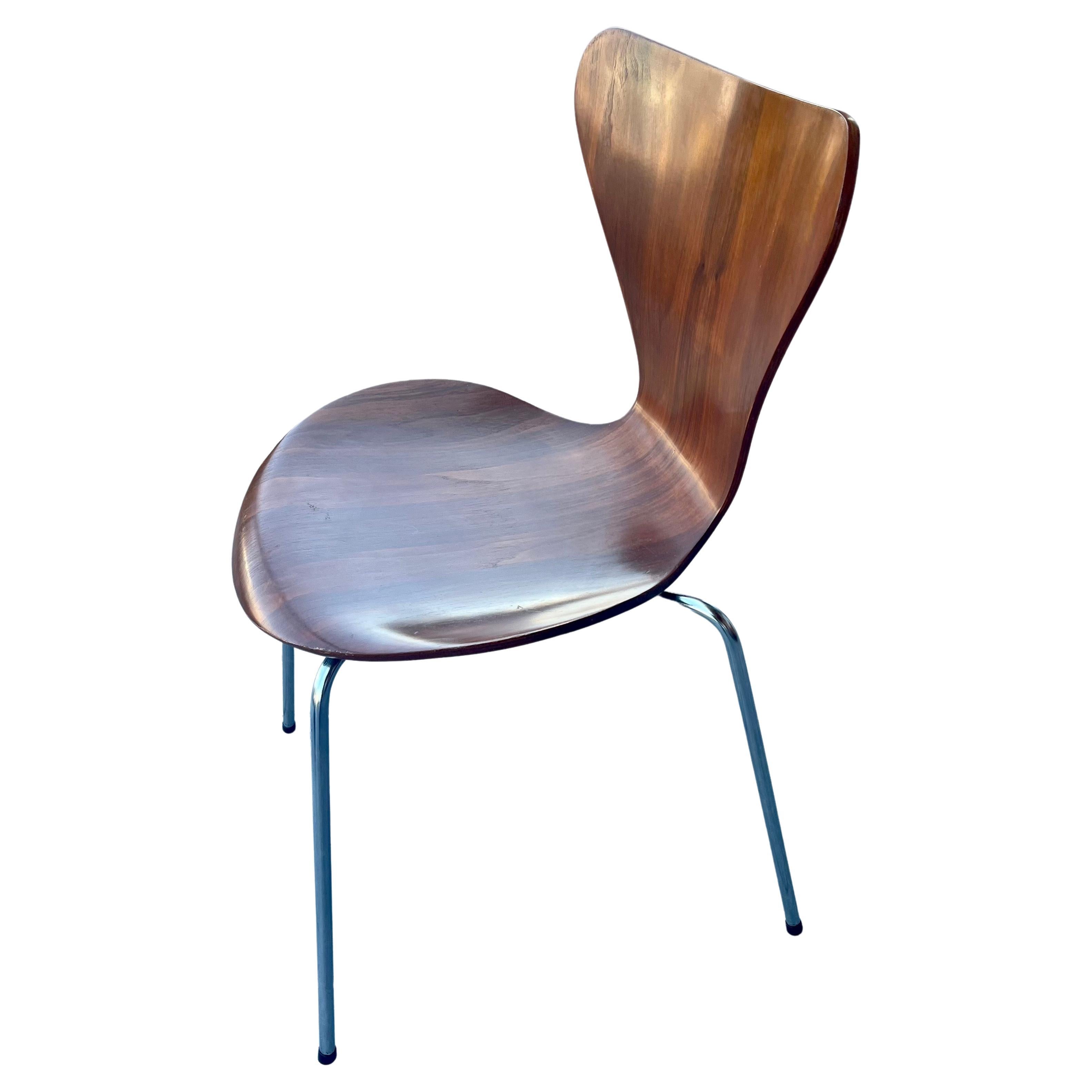 Danish Modern Series 7 Chair by Arne Jacobsen Dark Teak Fritz Hansen In Good Condition For Sale In San Diego, CA