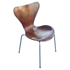 Dänischer moderner 7er-Stuhl aus dunklem Teakholz von Arne Jacobsen Fritz Hansen