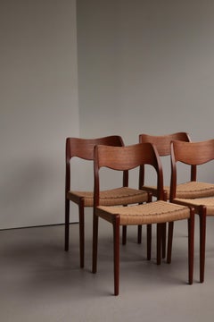 Juego moderno danés de 4 sillas de comedor de madera de teca y cuerda de papel de N.O. Møller, años 50