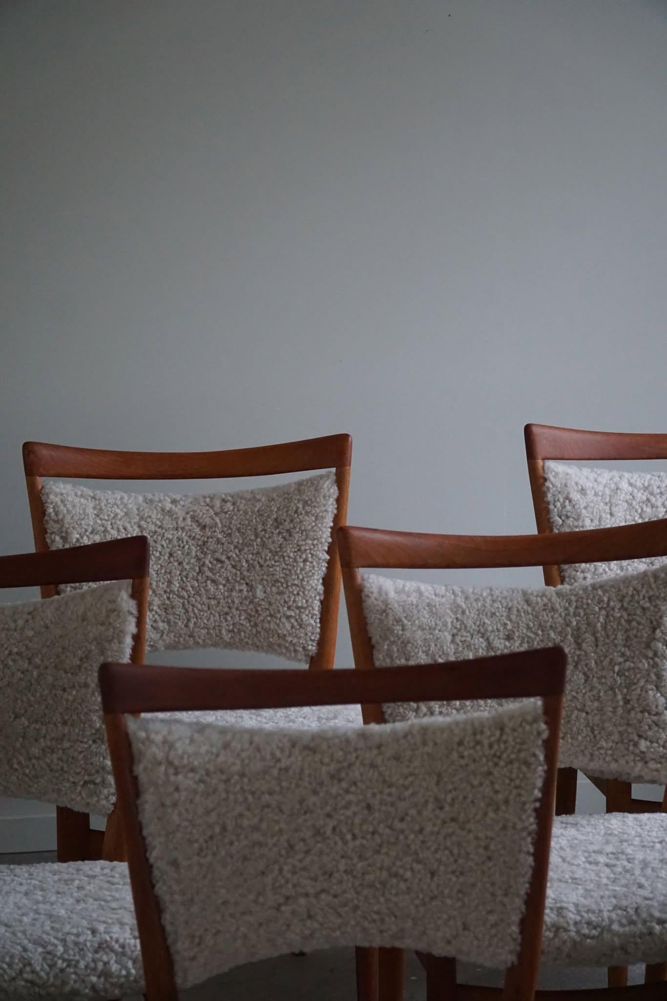 Set di 6 sedie moderne danesi in Oak e lana d'agnello, modello SW86 di Finn Juhls, 1953 in vendita 4