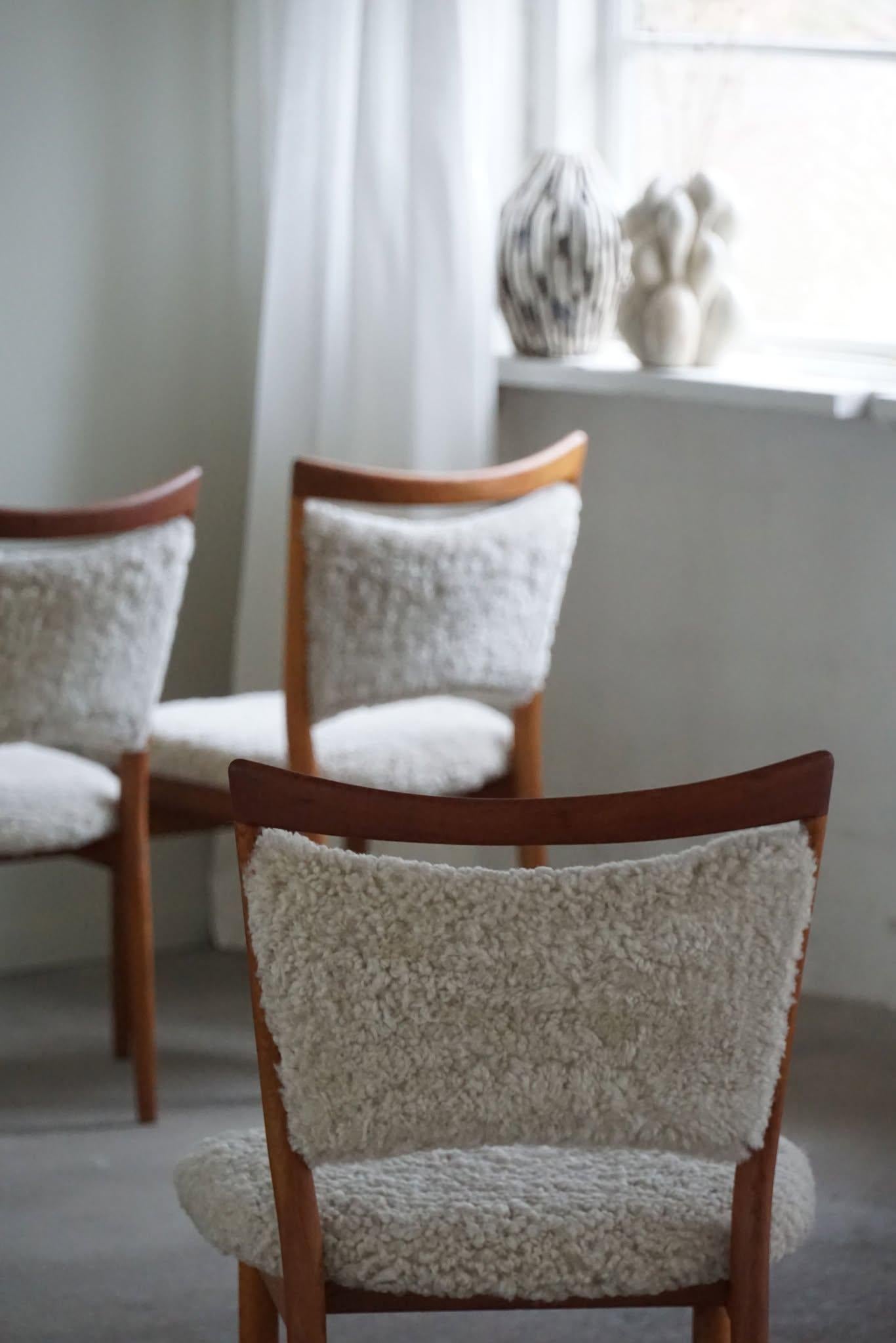 Set di 6 sedie moderne danesi in Oak e lana d'agnello, modello SW86 di Finn Juhls, 1953 in vendita 5