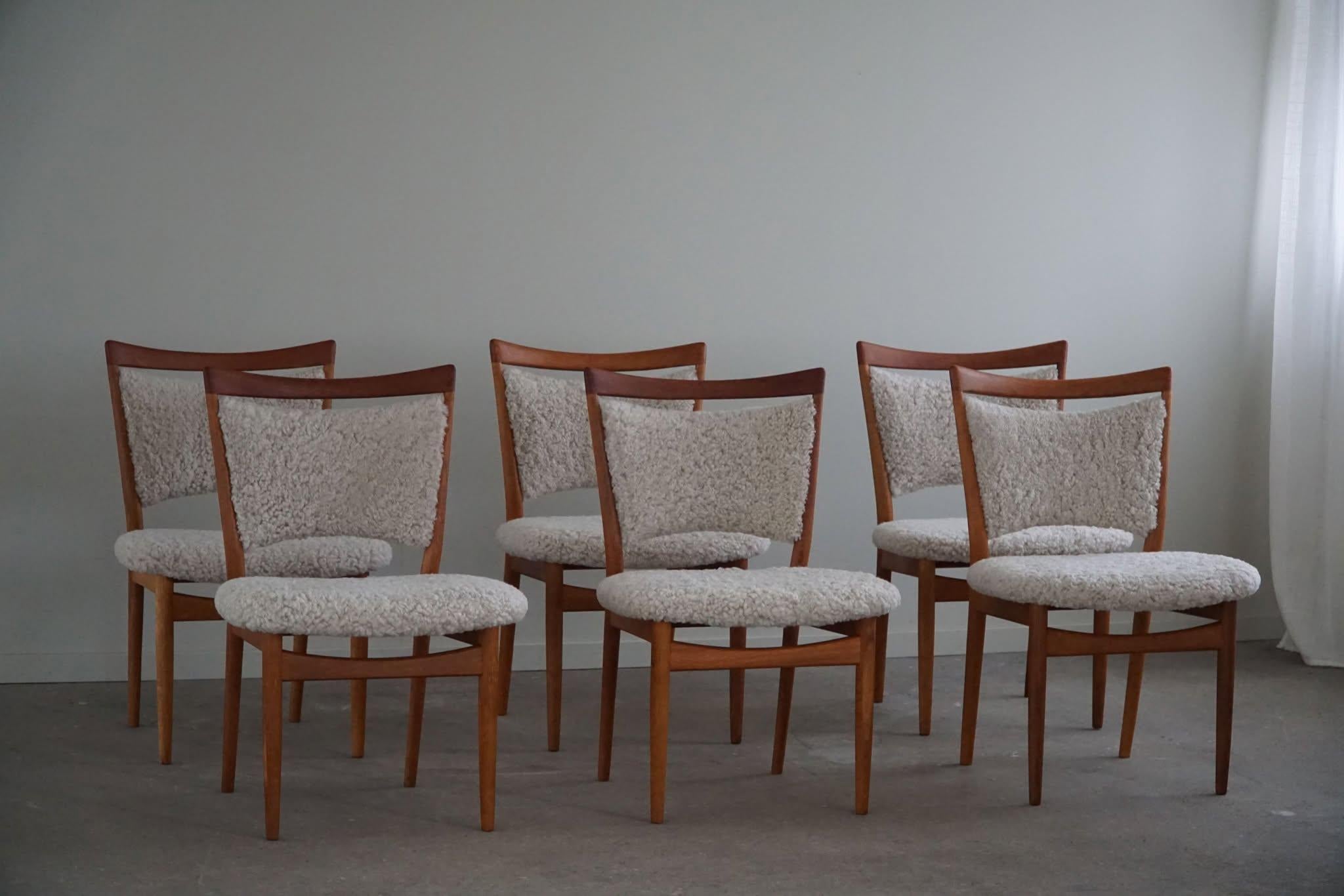 Set di 6 sedie moderne danesi in Oak e lana d'agnello, modello SW86 di Finn Juhls, 1953 in vendita 12