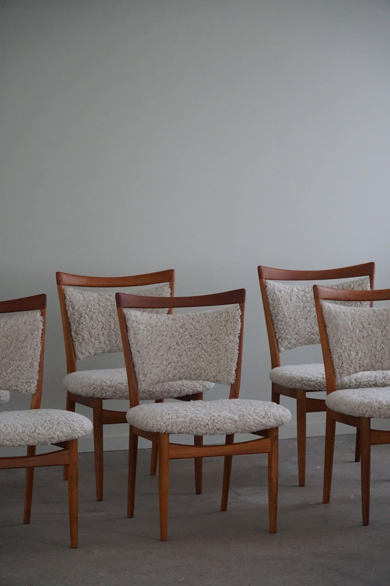 Set di 6 sedie moderne danesi in Oak e lana d'agnello, modello SW86 di Finn Juhls, 1953 in vendita 13