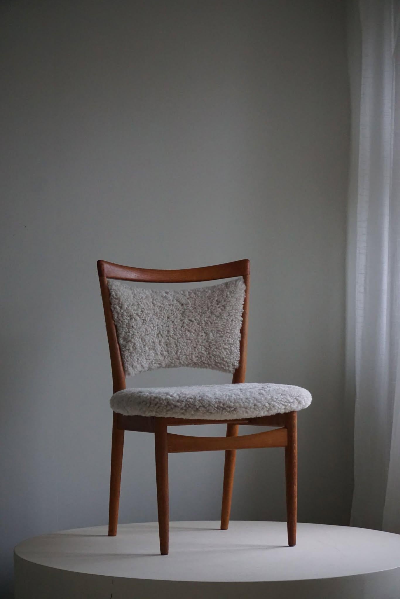 Set di 6 sedie moderne danesi in Oak e lana d'agnello, modello SW86 di Finn Juhls, 1953 in vendita 1