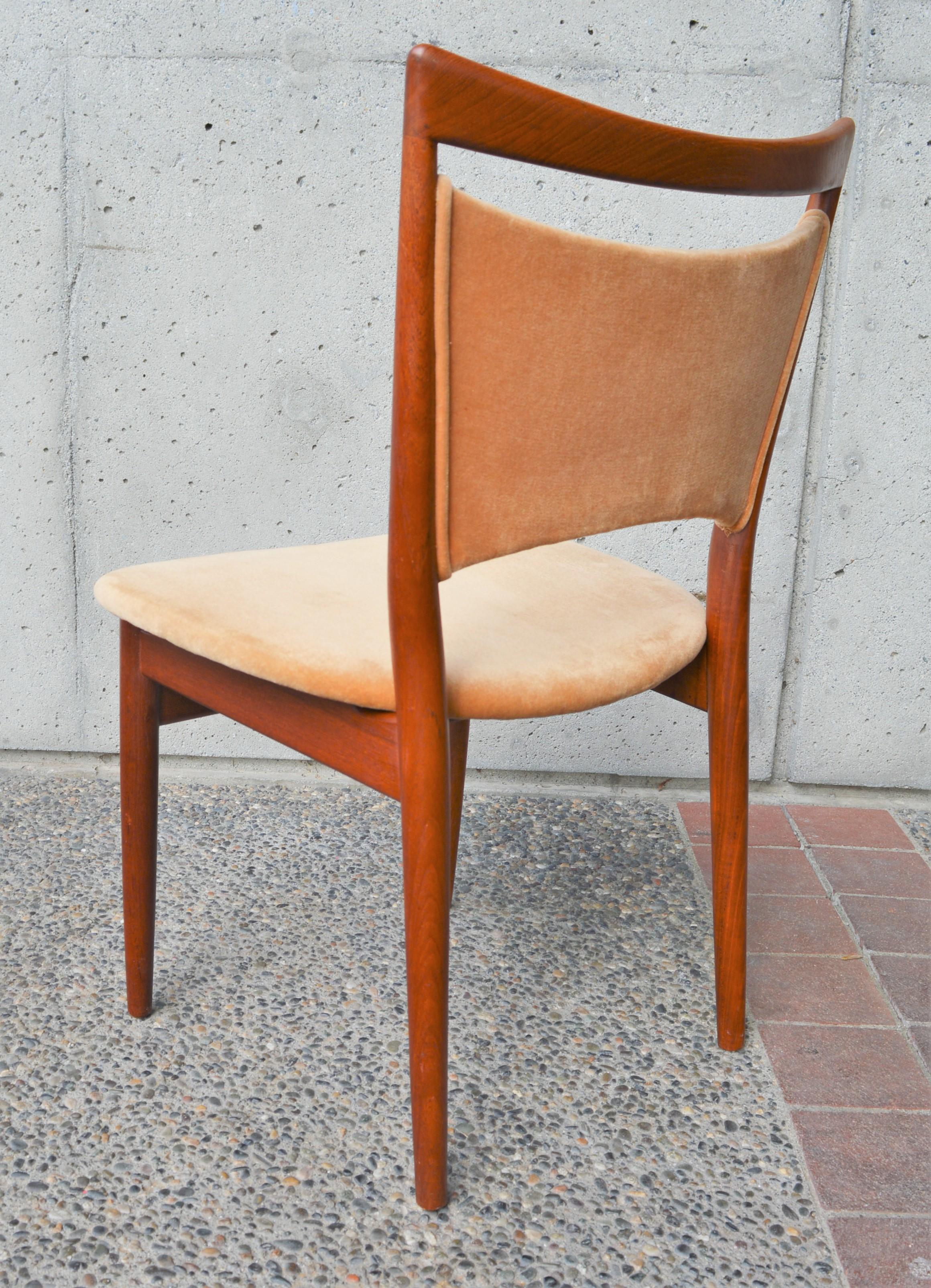 Danish Modern Set of 6 Teak SW68 Dining Chairs by Finn Juhl for Soren Willadsen For Sale 3
