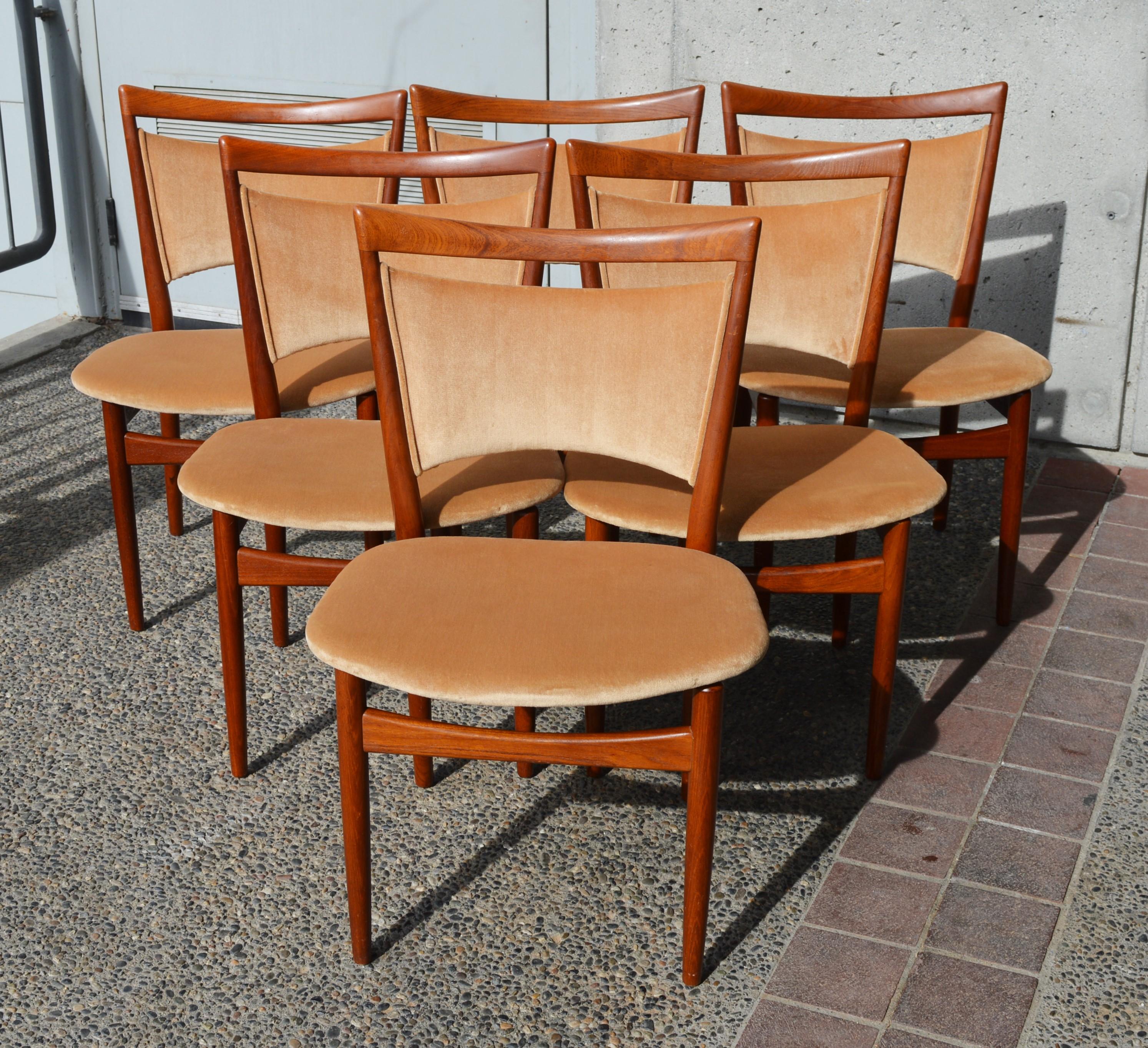 Danish Modern Set of 6 Teak SW68 Dining Chairs by Finn Juhl for Soren Willadsen For Sale 2