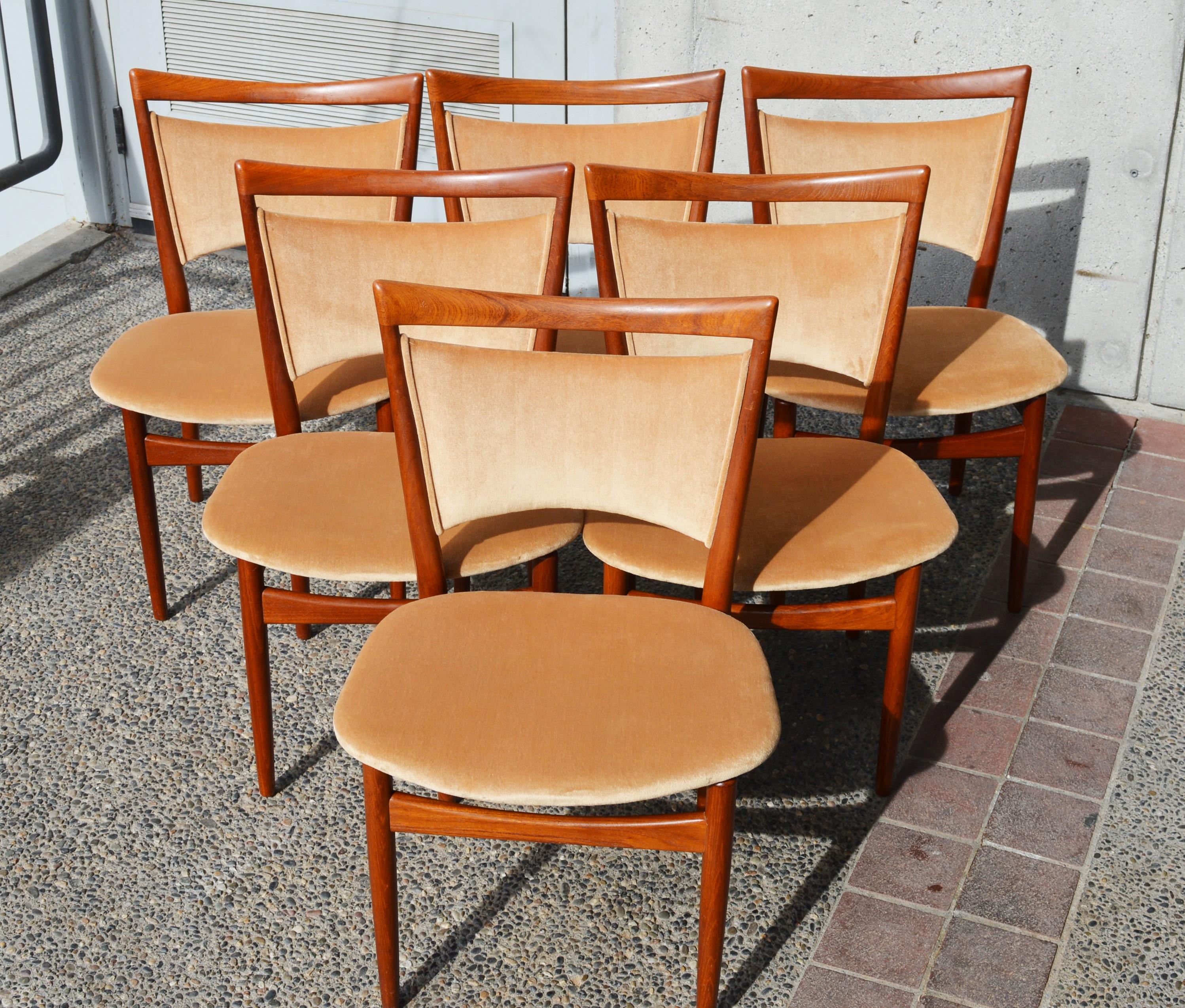 Danish Modern Set of 6 Teak SW68 Dining Chairs by Finn Juhl for Soren Willadsen For Sale 4
