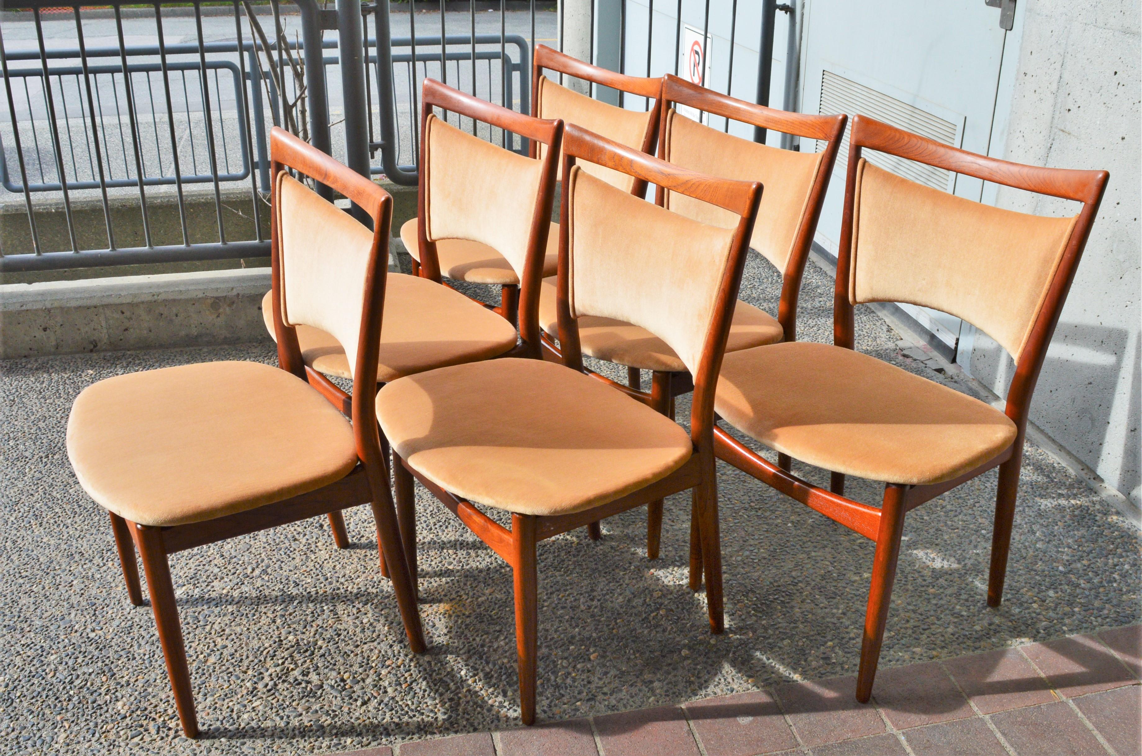 Danish Modern Set of 6 Teak SW68 Dining Chairs by Finn Juhl for Soren Willadsen For Sale 7