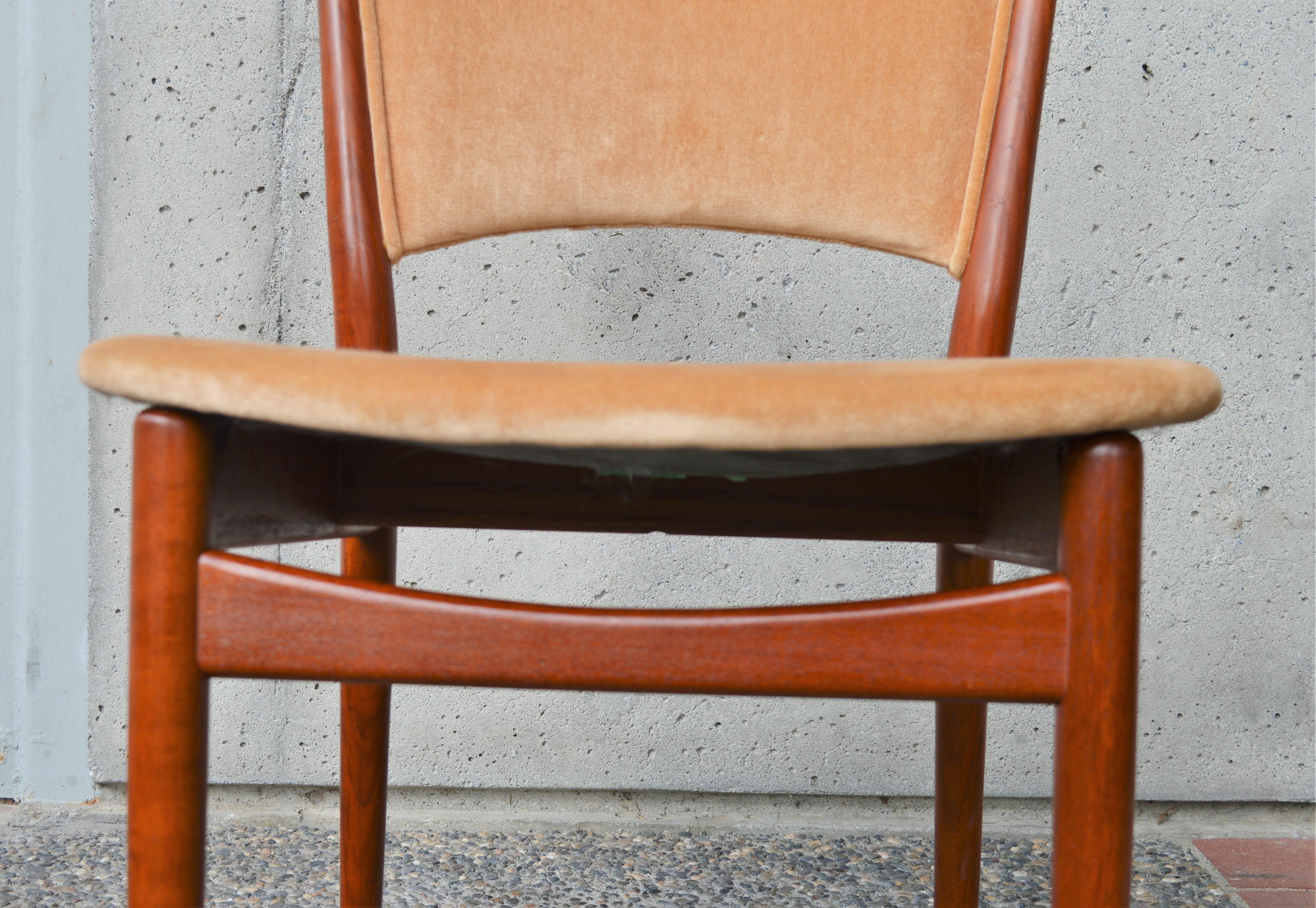 Upholstery Danish Modern Set of 6 Teak SW68 Dining Chairs by Finn Juhl for Soren Willadsen For Sale